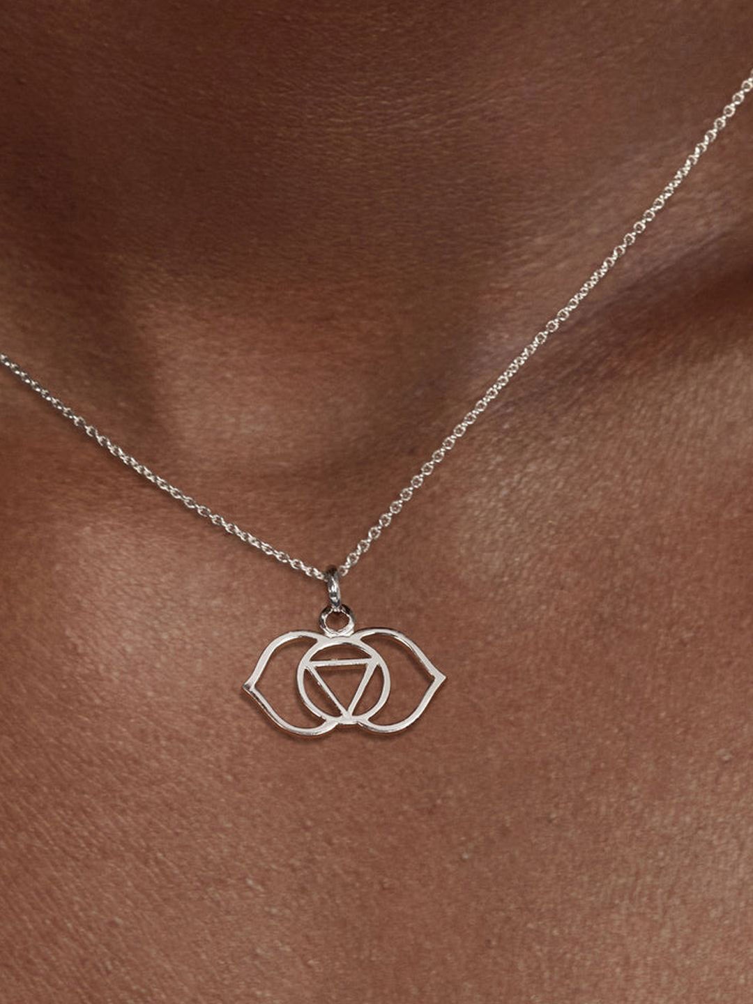 

Goldnera 925 Sterling Silver Pendant with Chain