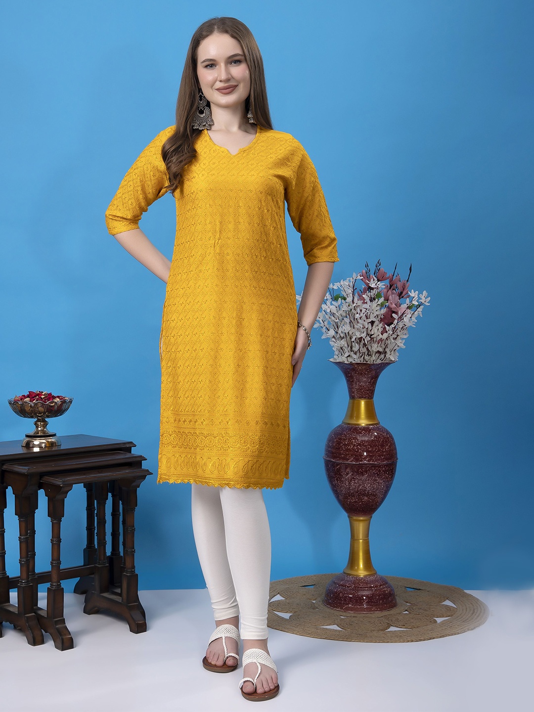 

KEX Women Embroidered Straight Kurta, Yellow