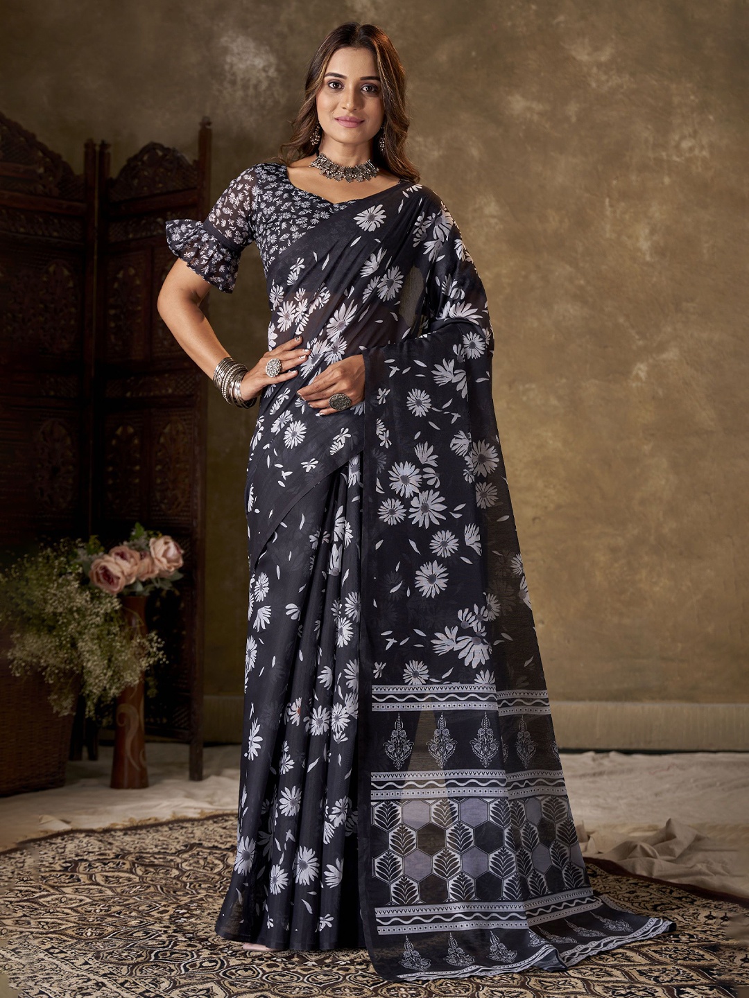 

KAYOMMI Floral Maheshwari Saree, Black