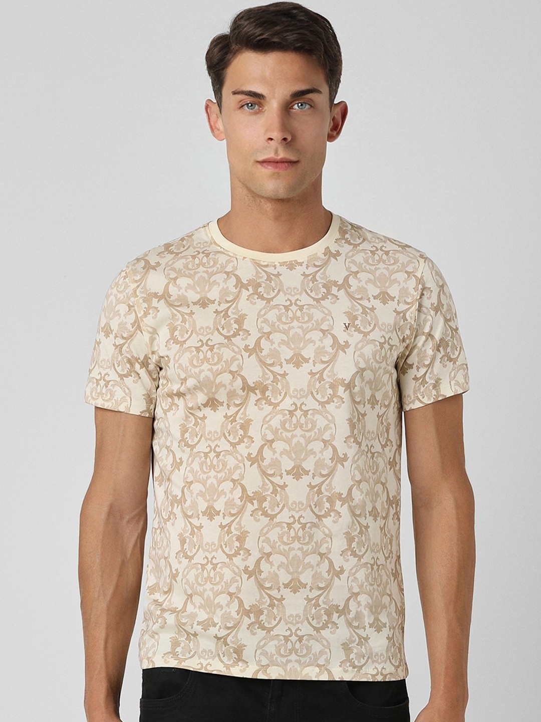 

V Dot Men Floral Pockets Slim Fit T-shirt, Beige