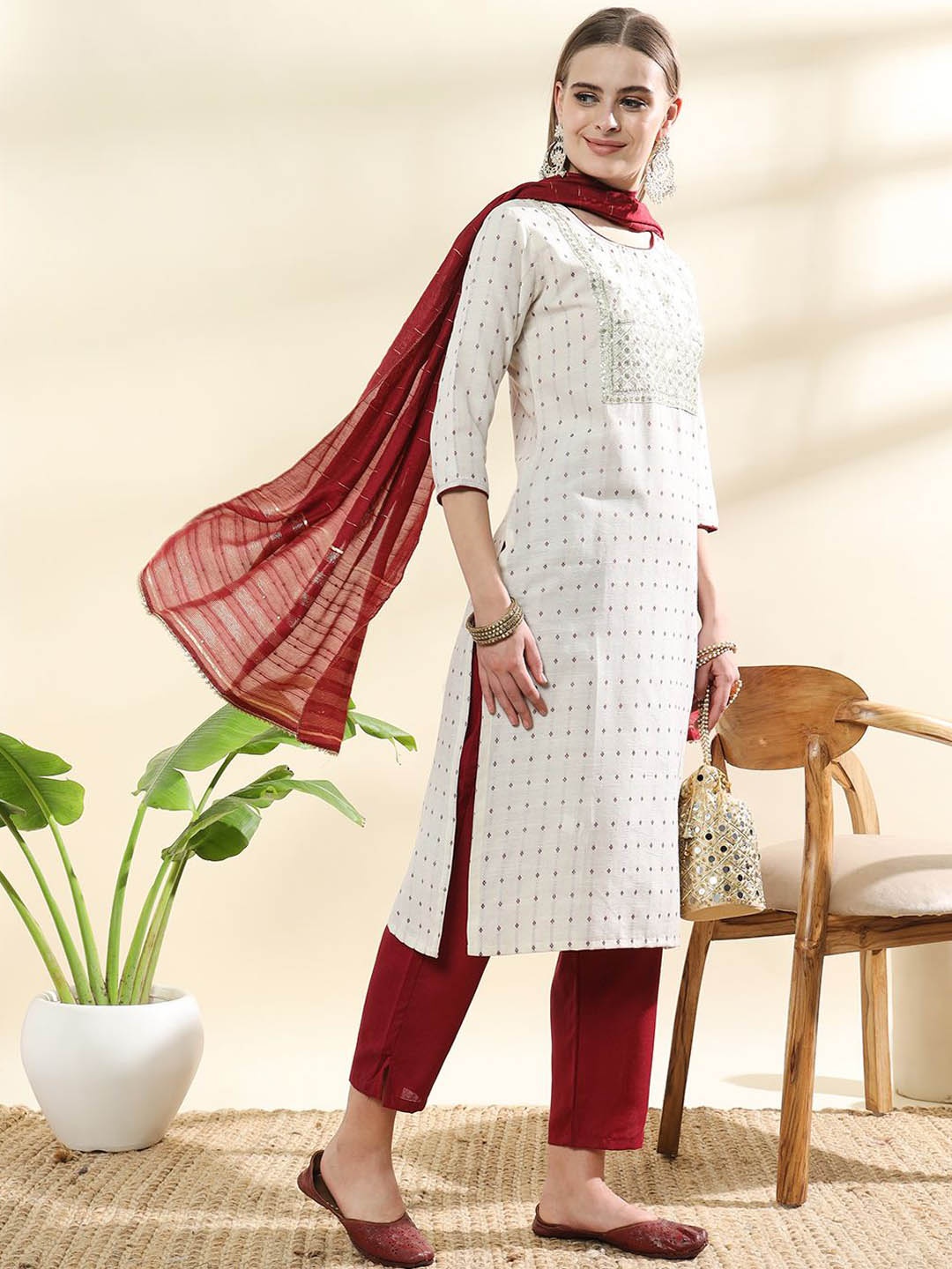 

VredeVogel Women Floral Regular Kurta with Trousers & With Dupatta, Maroon