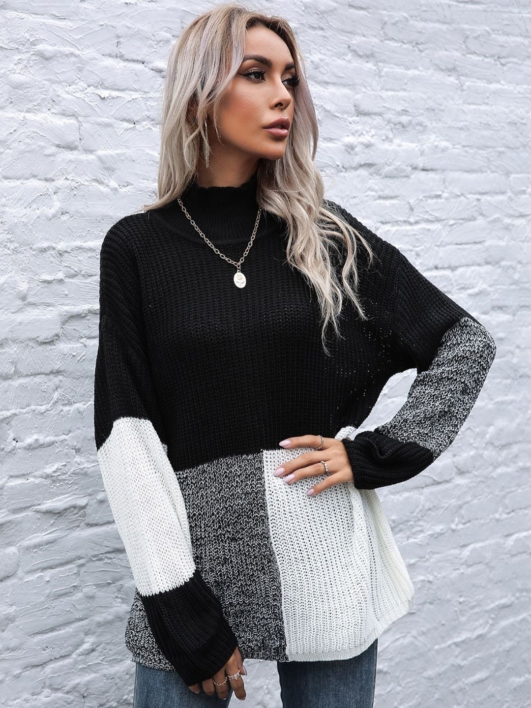 

KPOP Women Colourblocked Longline Pullover, Black
