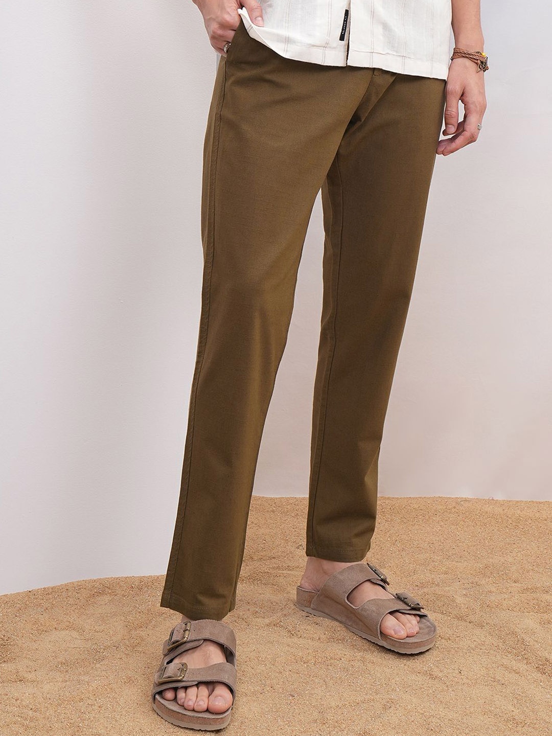 

HIGHLANDER Men Straight Fit Mid-Rise Easy Wash Trousers, Brown