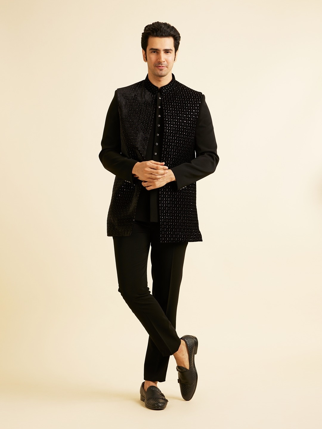 

Manyavar Men Sequin Embroidered Velvet Sherwani Set, Black