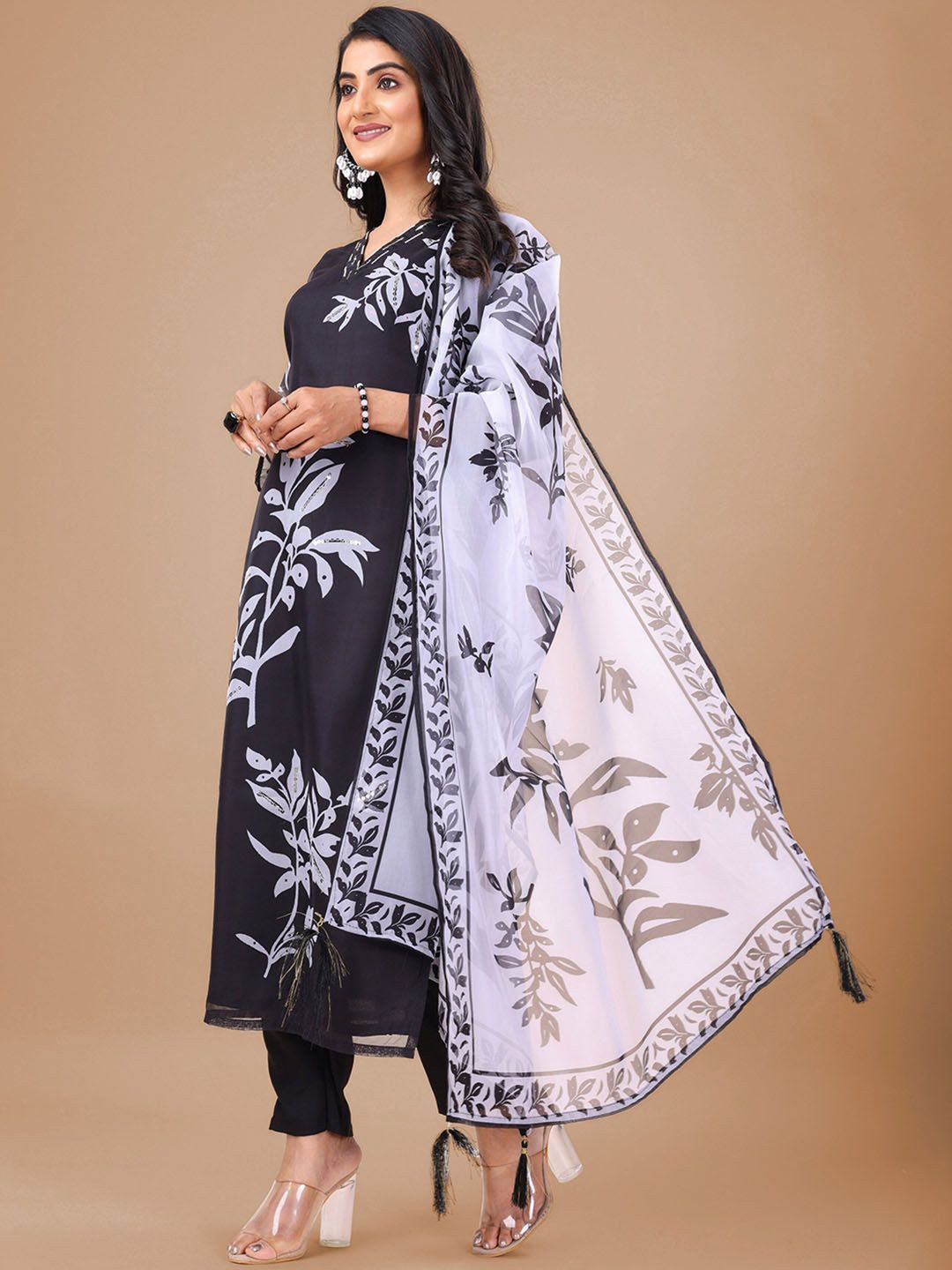 

VredeVogel Floral Printed Regular Sequinned Kurta With Trousers & Dupatta, Black