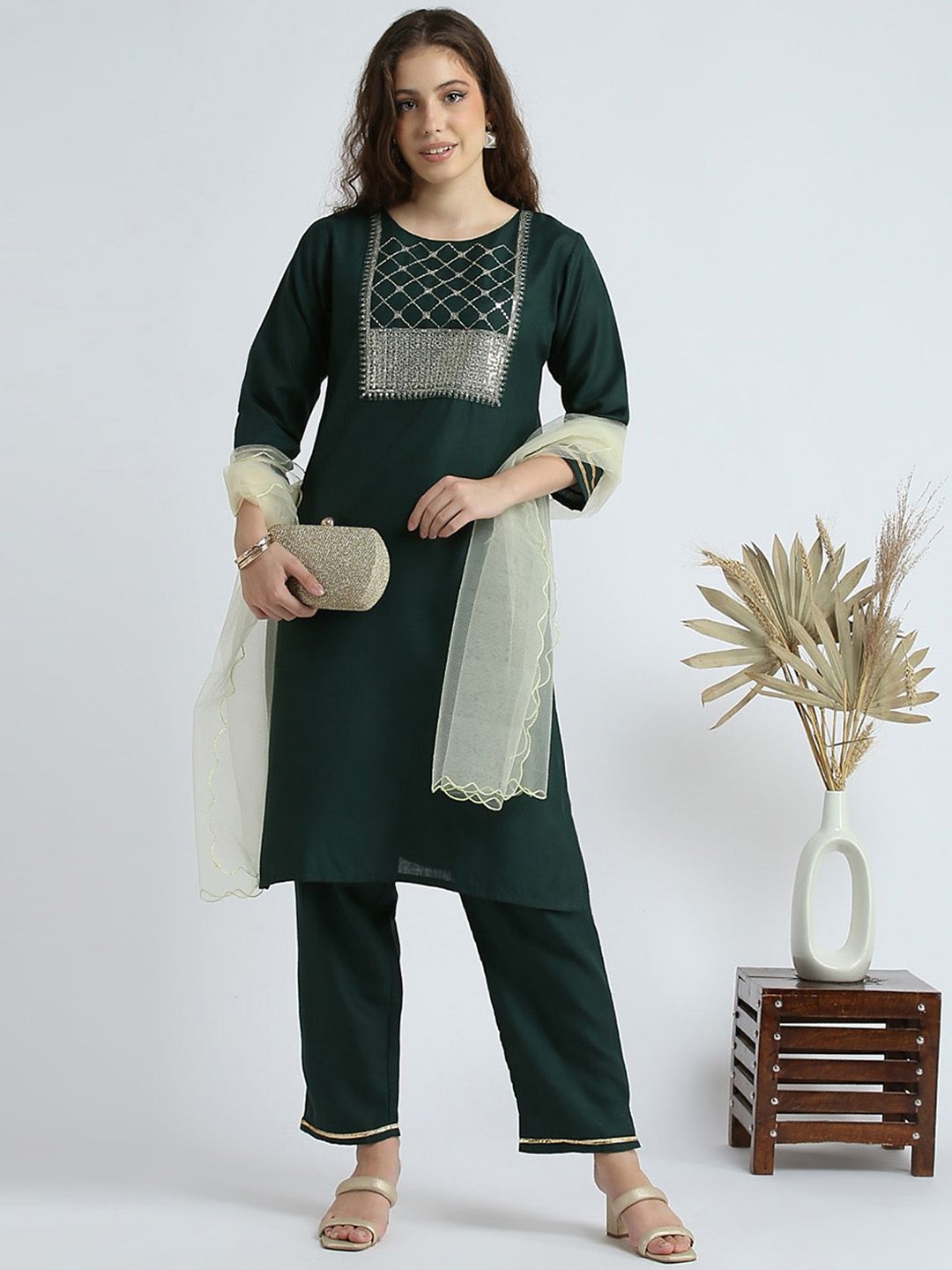 

VredeVogel Geometric Embroidered Straight Kurta & Trousers With Dupatta, Green