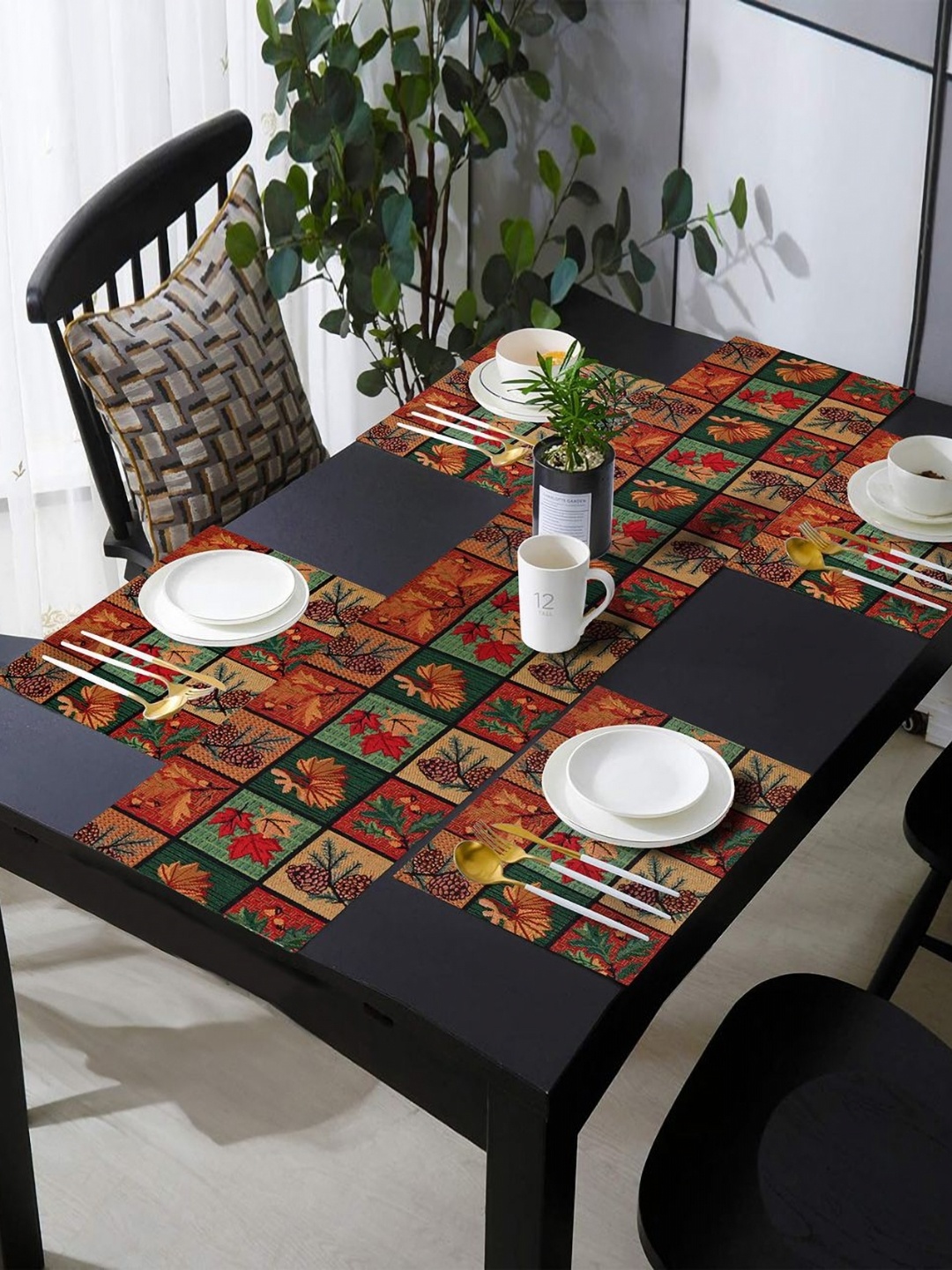 

PRAKARTIK Set Of 5 Green & Red Printed Table Linen Sets