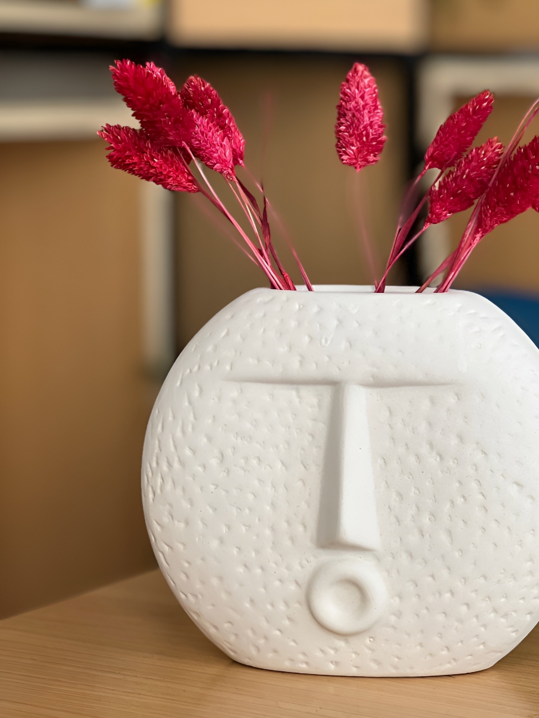 

PUREZENTO White Blowing Kiss Face Textured Ceramic Vases