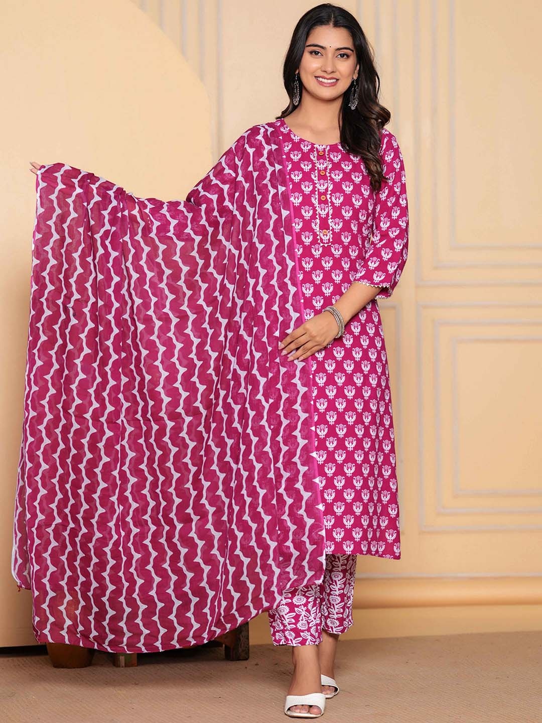 

YUSRA Floral Printed Gotta Patti Round Neck Straight Kurta with Trousers & Dupatta, Pink