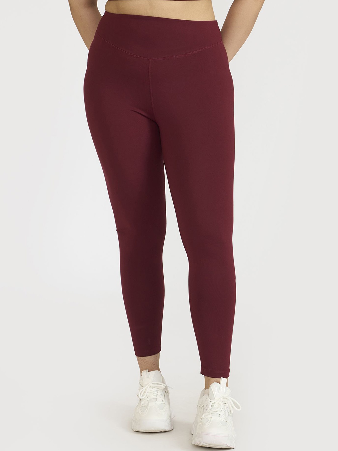 

Hunnit Zen Seamless Ankle Length Gym Tights, Red