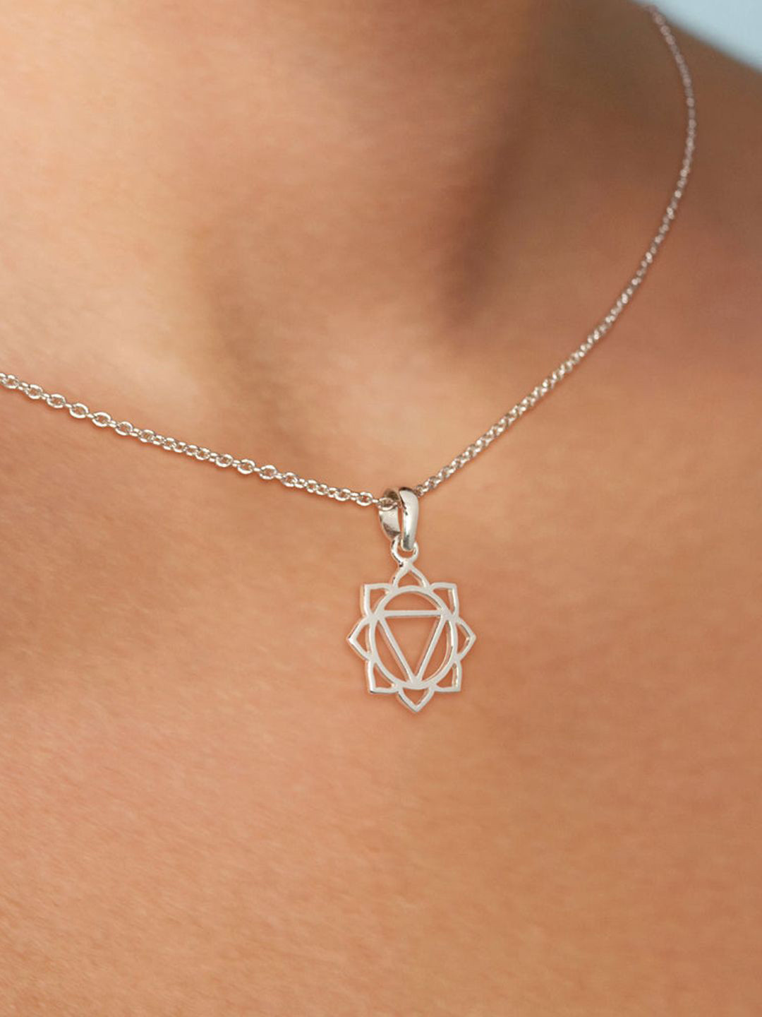 

Goldnera 925 Sterling Silver Pendant with Chain