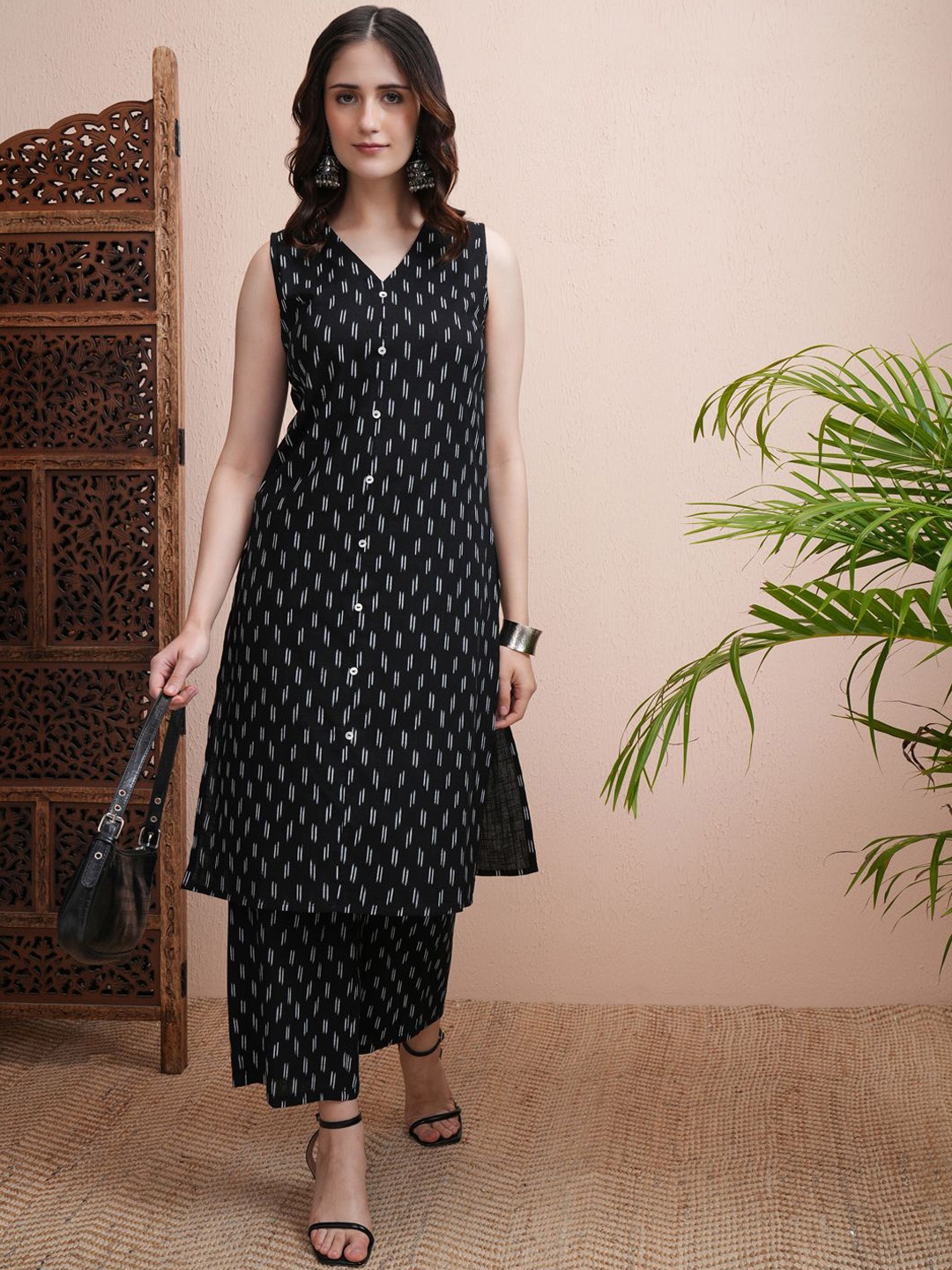 

Vishudh Black Printed Pure Cotton Straight Kurta with Palazzos