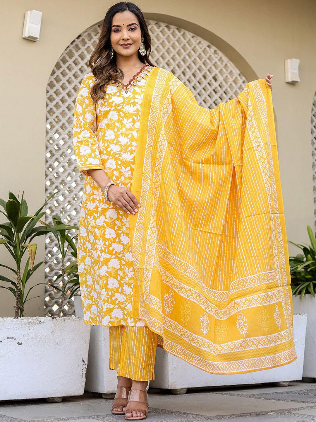 

Benaaz Floral Embroidered Pure Cotton Kurta With Trousers & Dupatta, Yellow