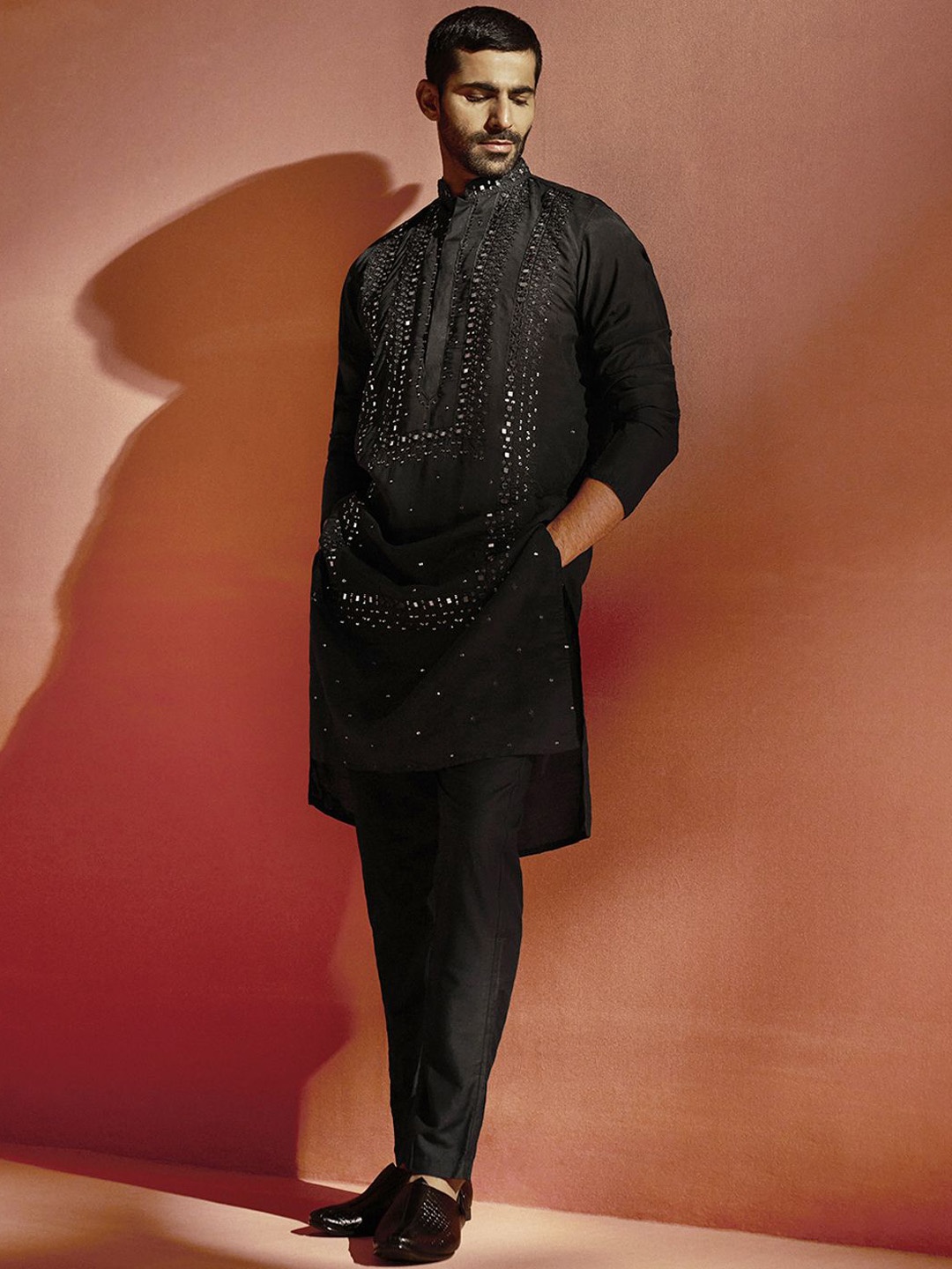 

VASTRAMAY Floral Embroidered Regular Mirror Work Kurta With Trousers, Black