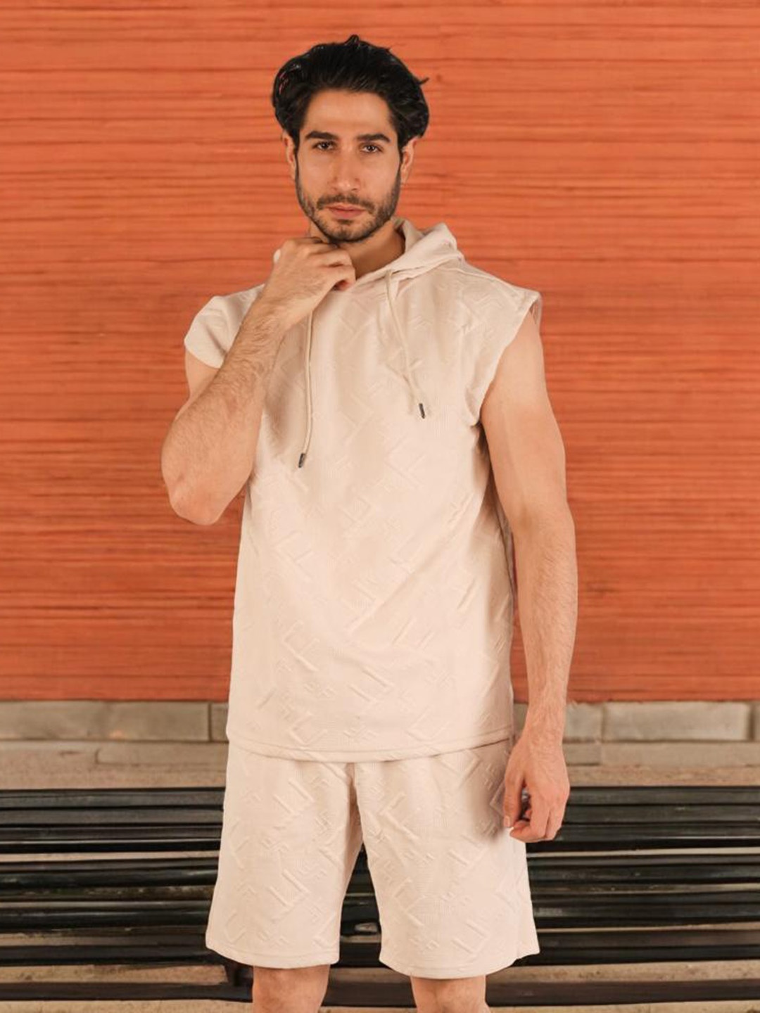 

BOTABOCHI Self Design Hooded Line T-Shirt & Short, Beige