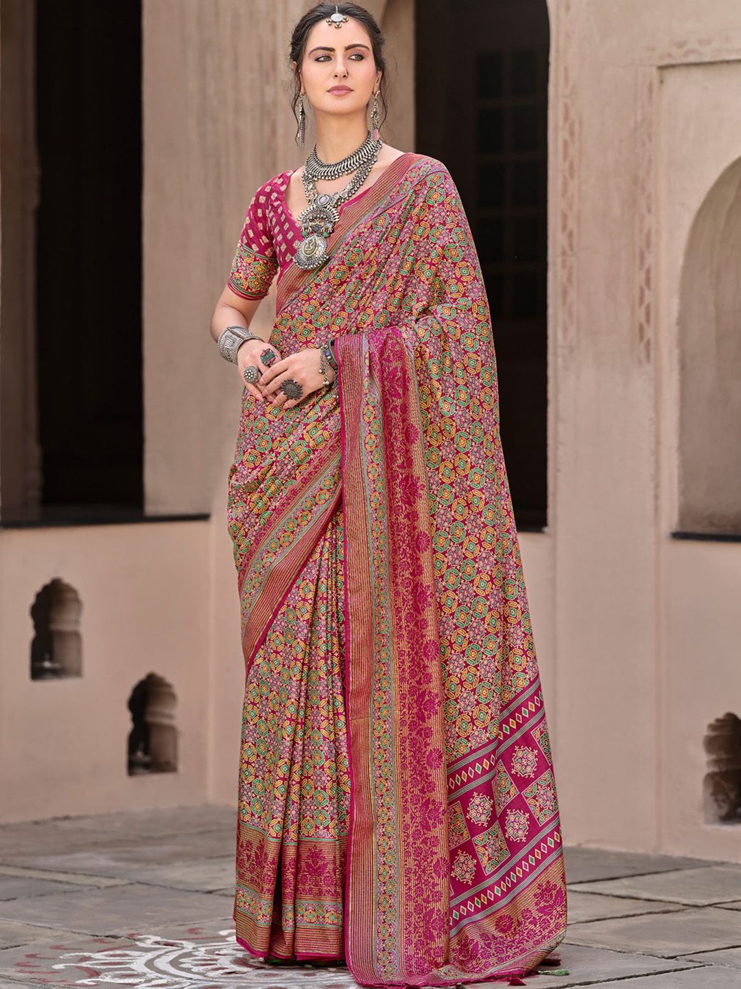 

Anouk Ethnic Motifs Zari Silk Blend Banarasi Saree, Pink