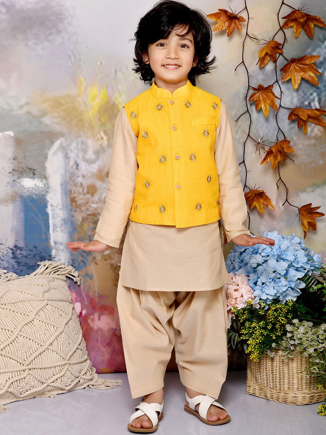 

MUDKID Boys Embroidered Pure Cotton Straight Kurta & Pyjamas With Jacket, Beige