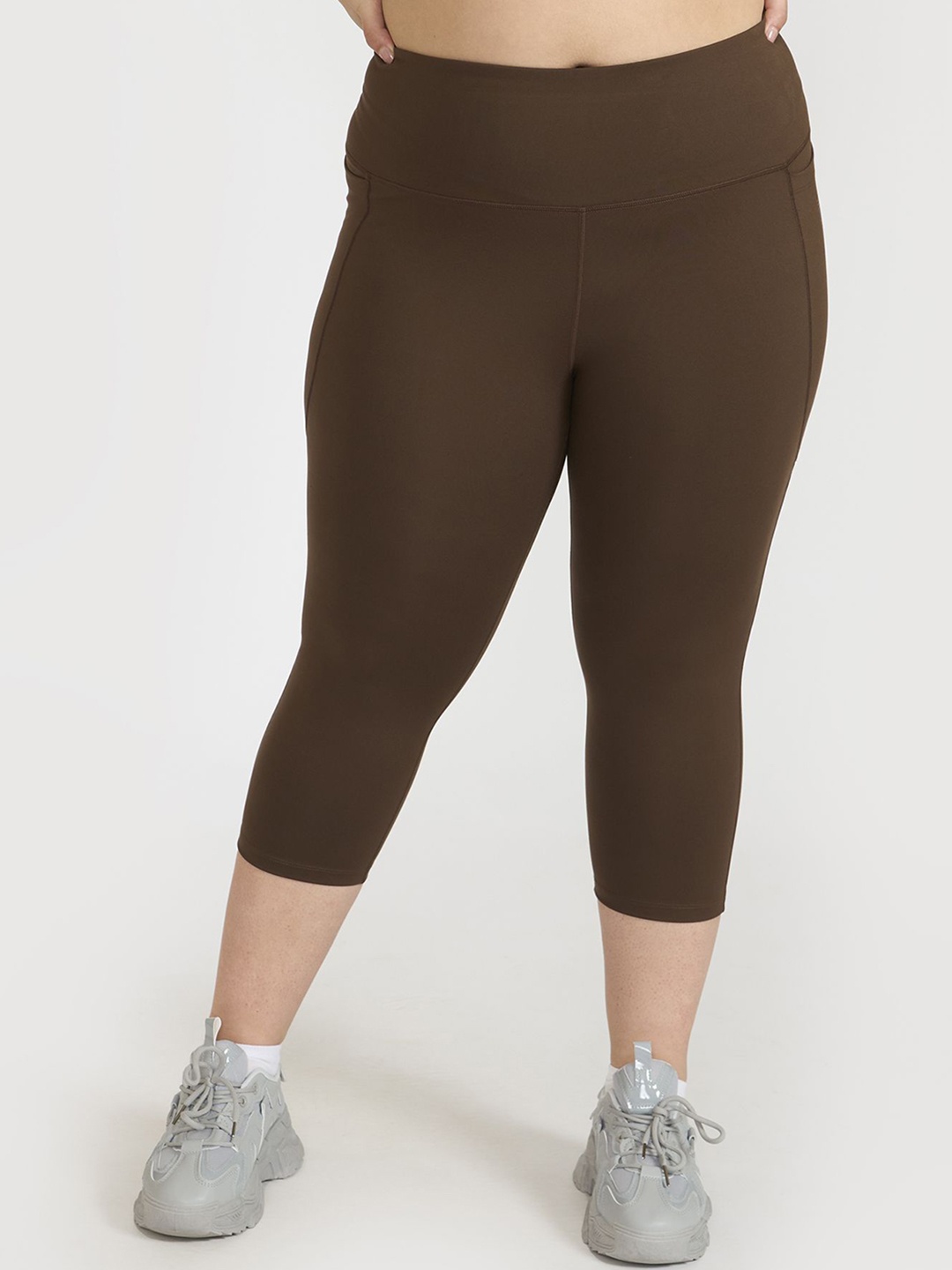 

Hunnit 3/4 High Waisted Active Wear Capri Leggings, Brown