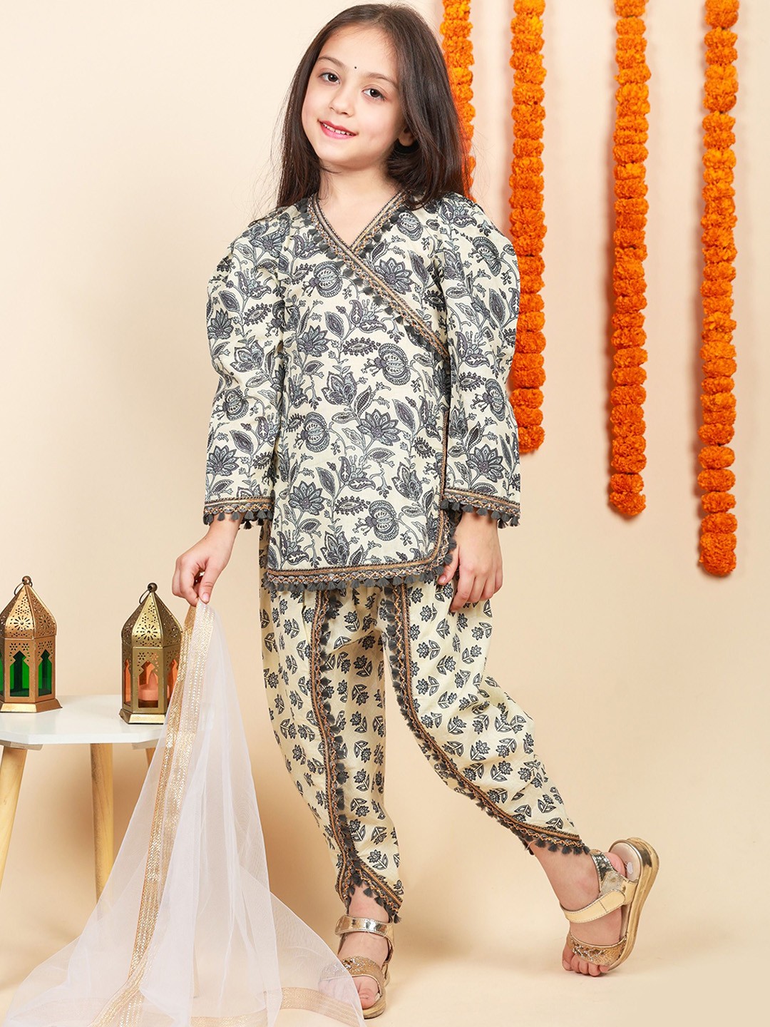 

BEBE UNICORN Girls Floral Printed Gotta Patti Pure Cotton Kurta With Dhoti Pants & Dupatta, White