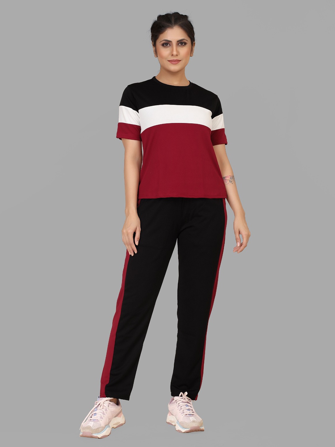 

SAKARMAA Colourblocked T-Shirt With Trousers Co-Ords, Maroon