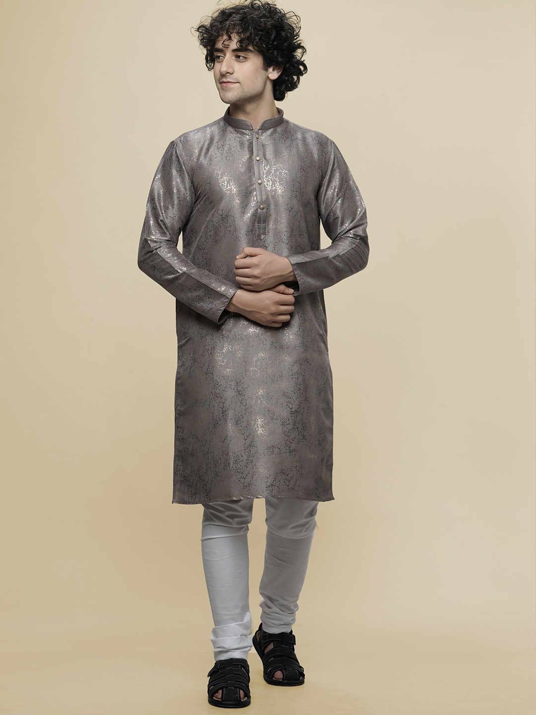 

MAAHI FABS Printed Mandarin Collar Straight Kurta with Pyjamas, Grey
