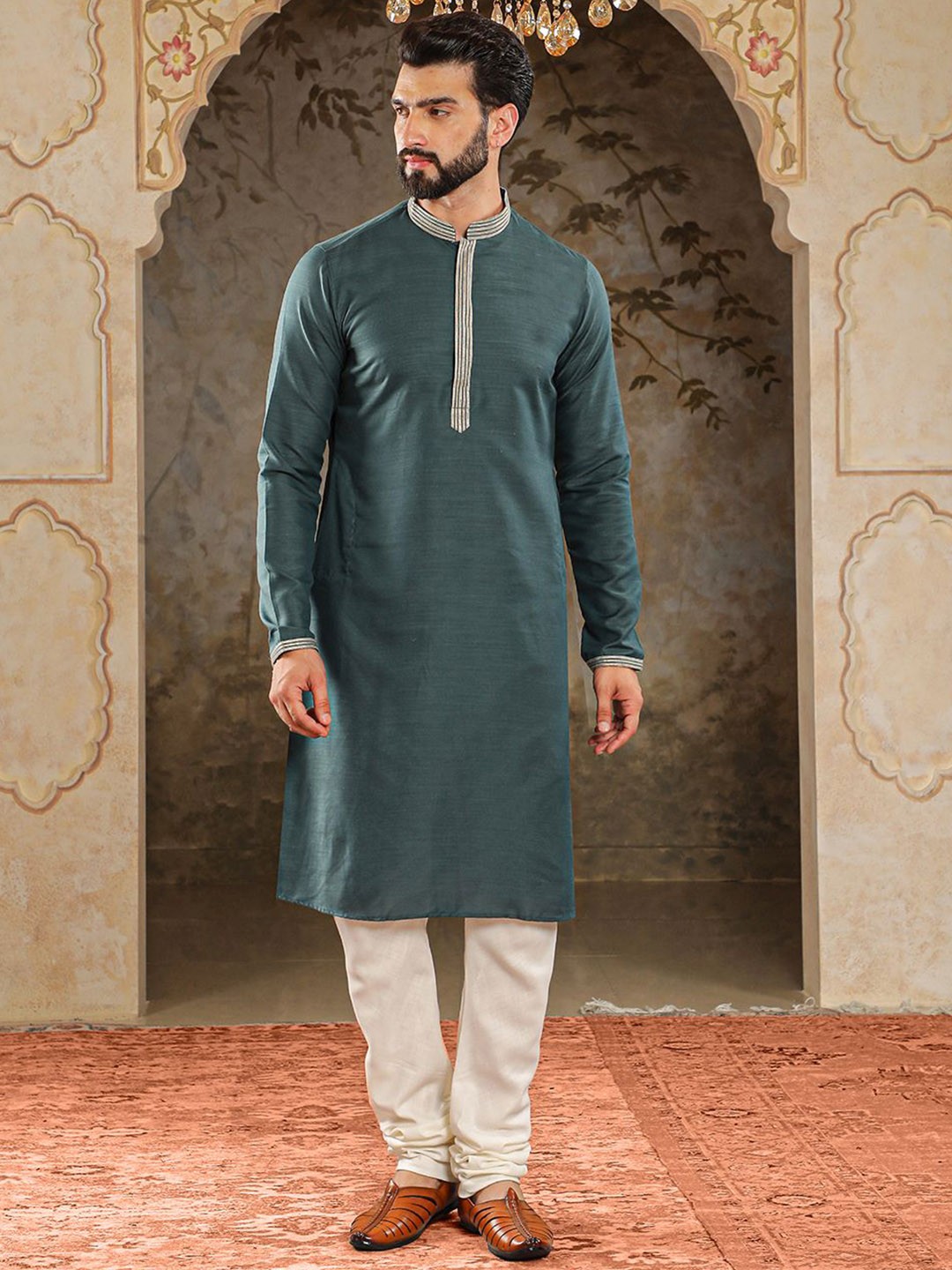 

HOUSE OF DEYANN Thread Work Kurta with Churidar, Blue