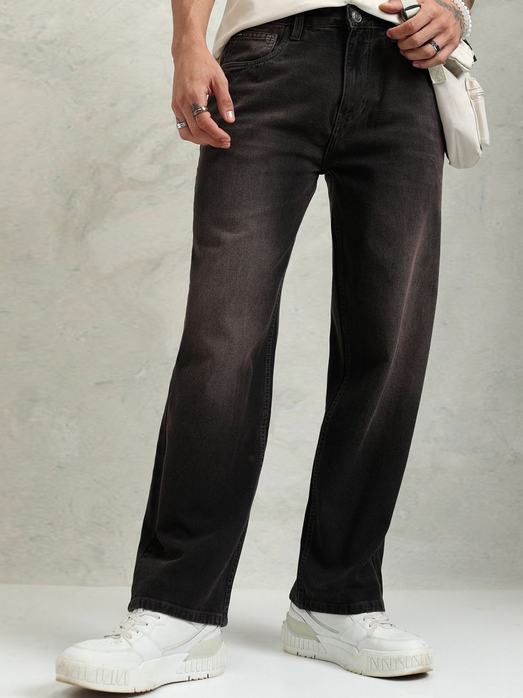 

HIGHLANDER Men Straight Fit Light Fade Jeans, Brown
