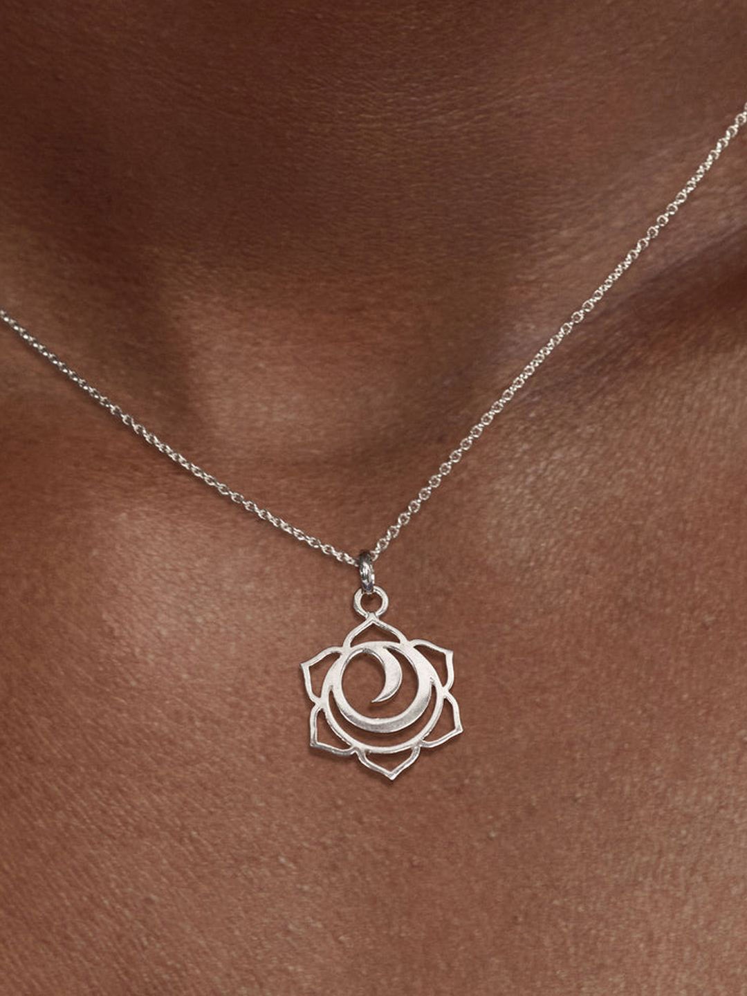 

DressBerry 925 Sterling Silver Chakra Contemporary Pendant with Chain