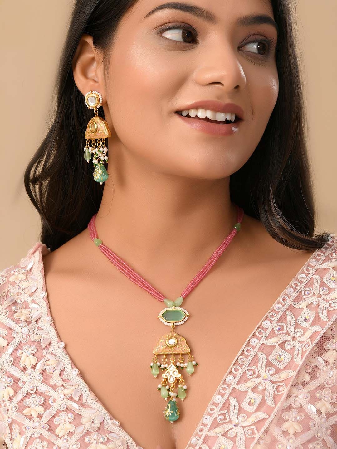 

DASTOOR Gold-Plated Kundan-Studded & Beaded Necklace & Earrings