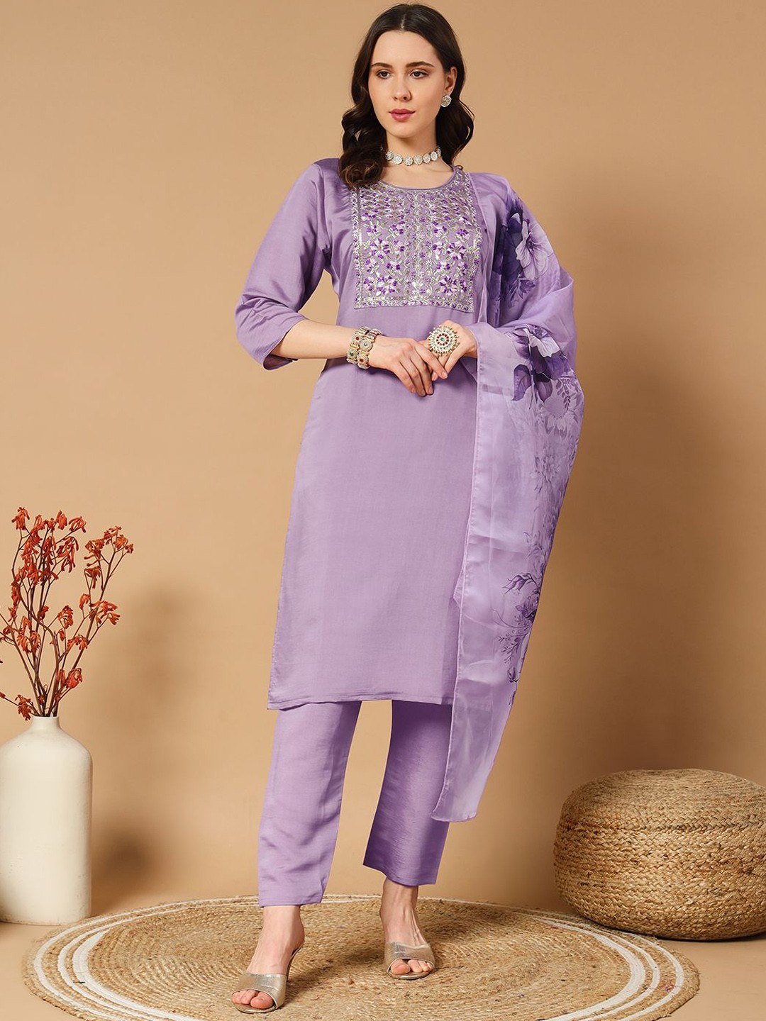 

VredeVogel Floral Yoke Design Straight Kurta with Trousers & Dupatta, Lavender