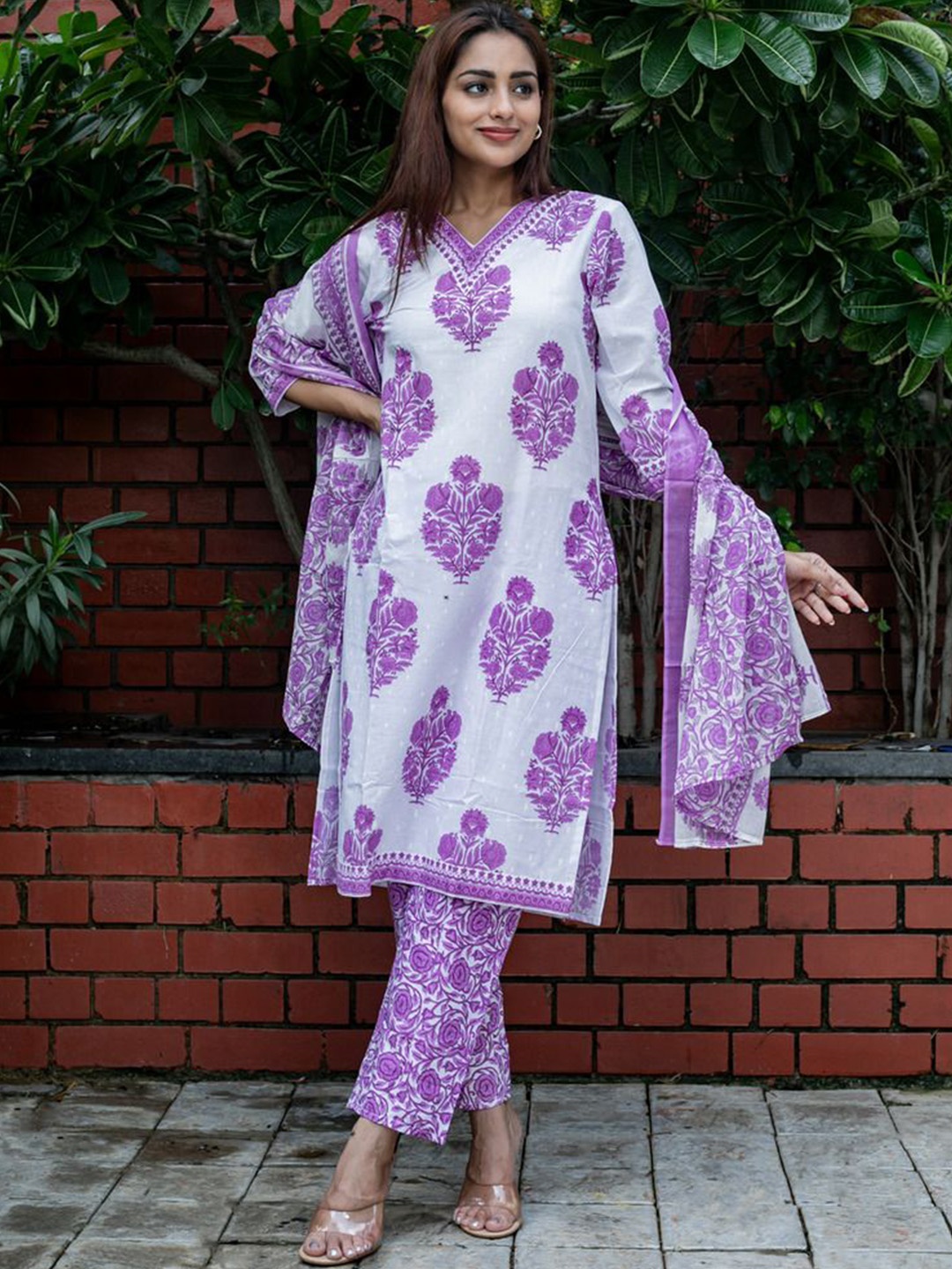 

Angvarnika Floral Printed V-Neck Pure Cotton Straight Kurta & Trousers With Dupatta, Purple