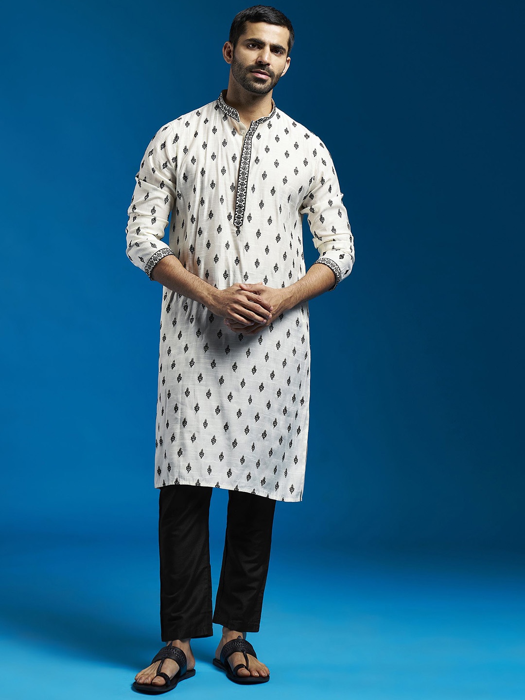 

VASTRAMAY Men Floral Embroidered Regular Thread Work Kurta With Pyjama, Cream