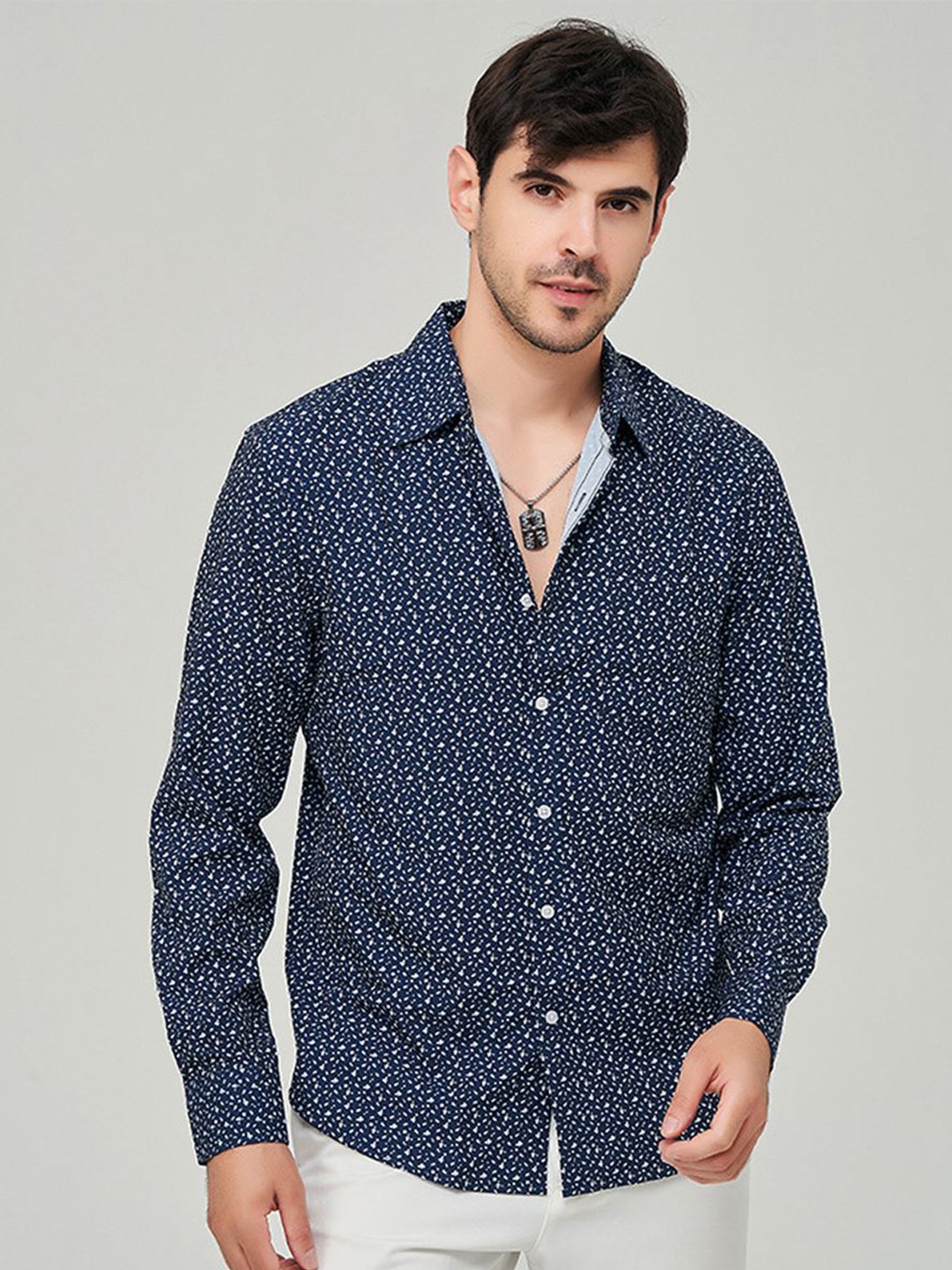 

StyleCast x Revolte Men Cutaway Collar Micro Ditsy Printed Casual Shirt, Navy blue