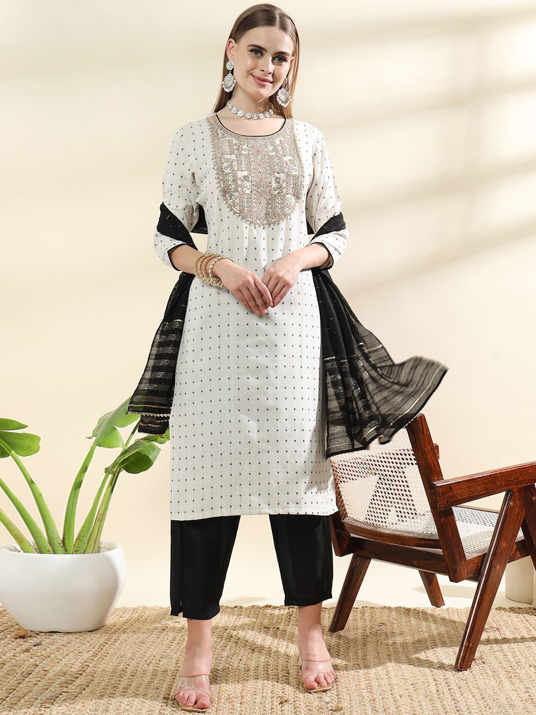 

VredeVogel Ethnic Motifs Woven Design Regular Sequinned Kurta With Trousers & Dupatta, Black