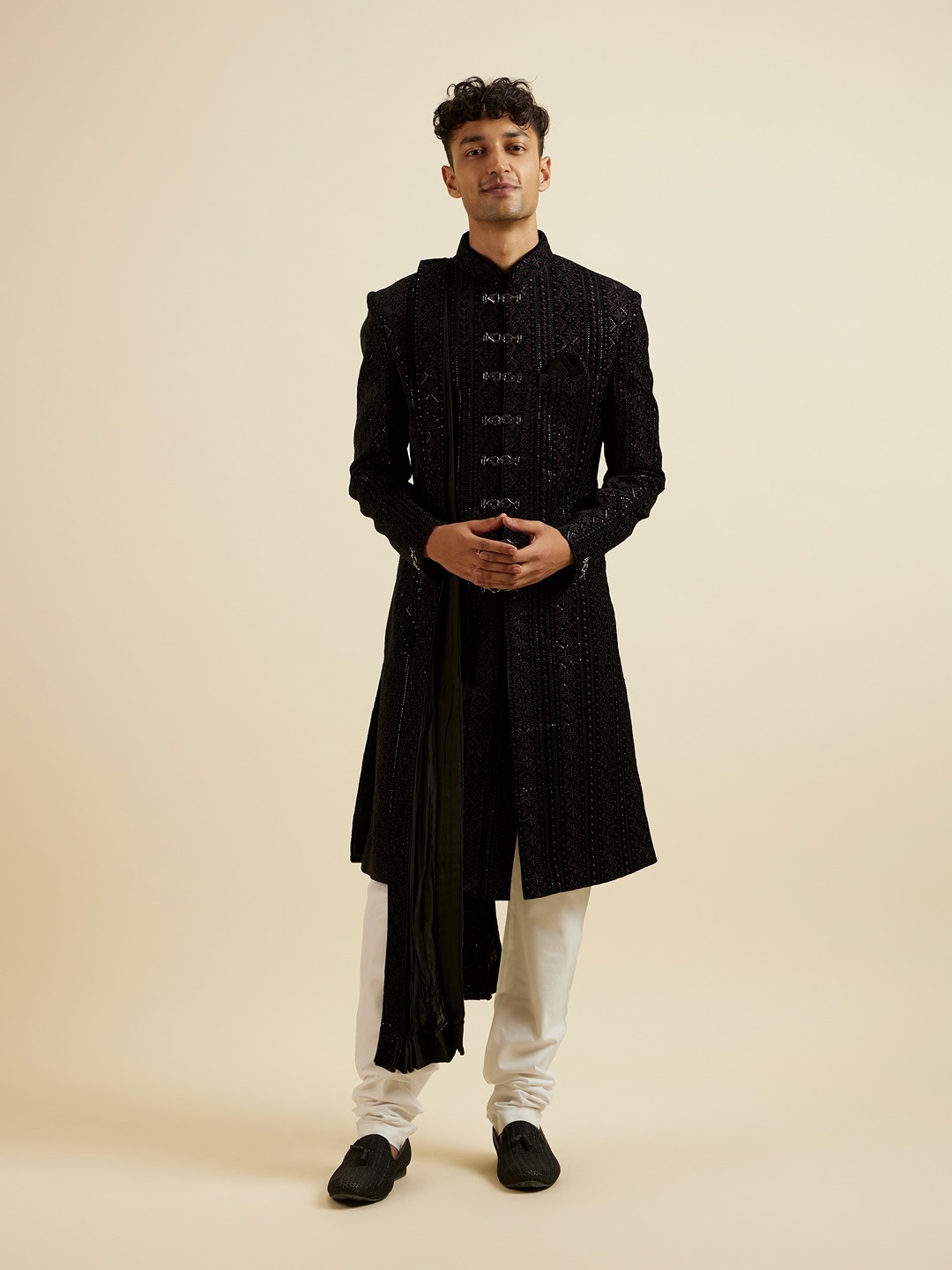 

Manyavar Men Sequined Sherwani Set, Black