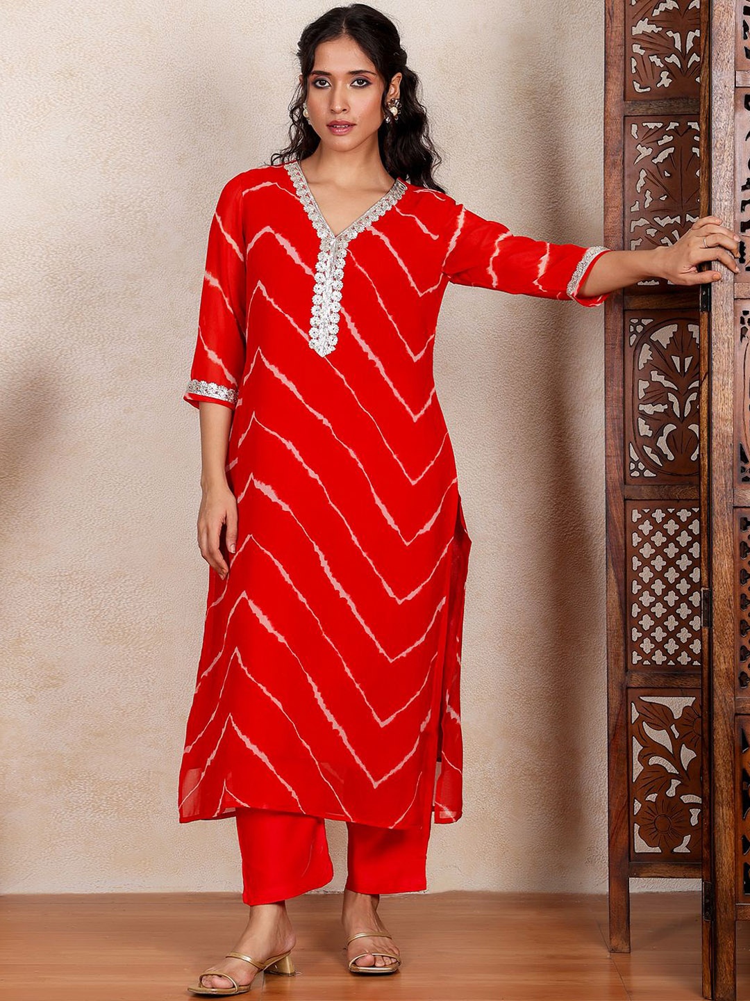 

Chowkhat Leheriya Printed Straight Gotta Patti Kurta with Trousers, Red