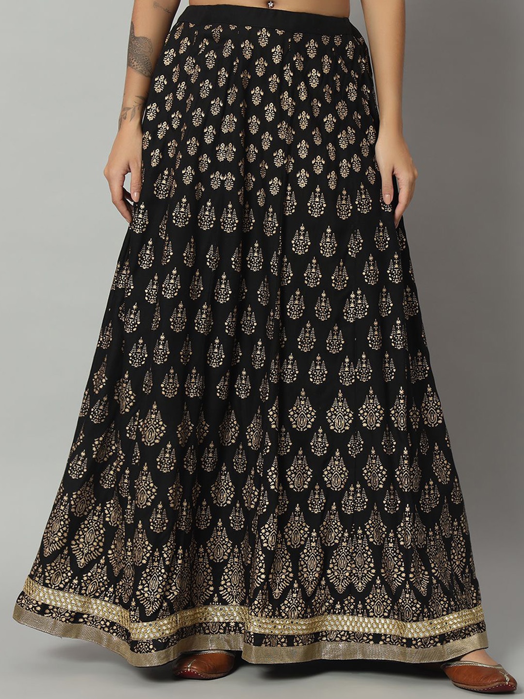 

ZRI Women Ethnic Motifs Printed Flared Maxi Skirts, Black