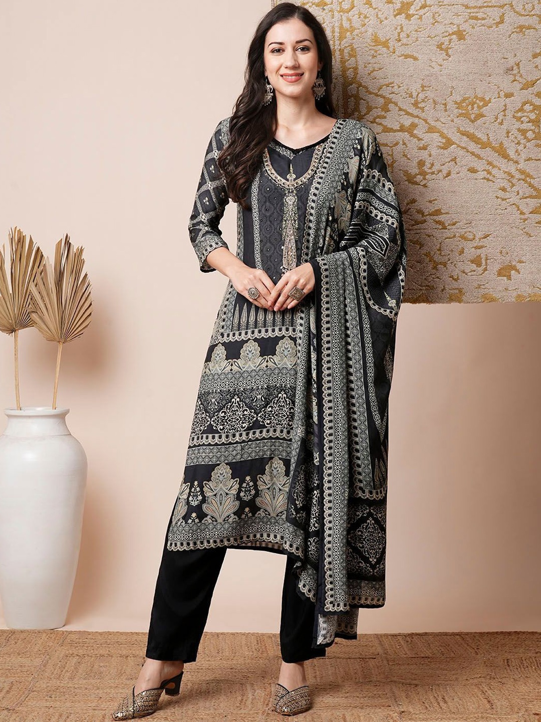 

FASHOR Ethnic Motifs Printed Beads and Stones Straight Kurta With Trousers & Dupatta, Black