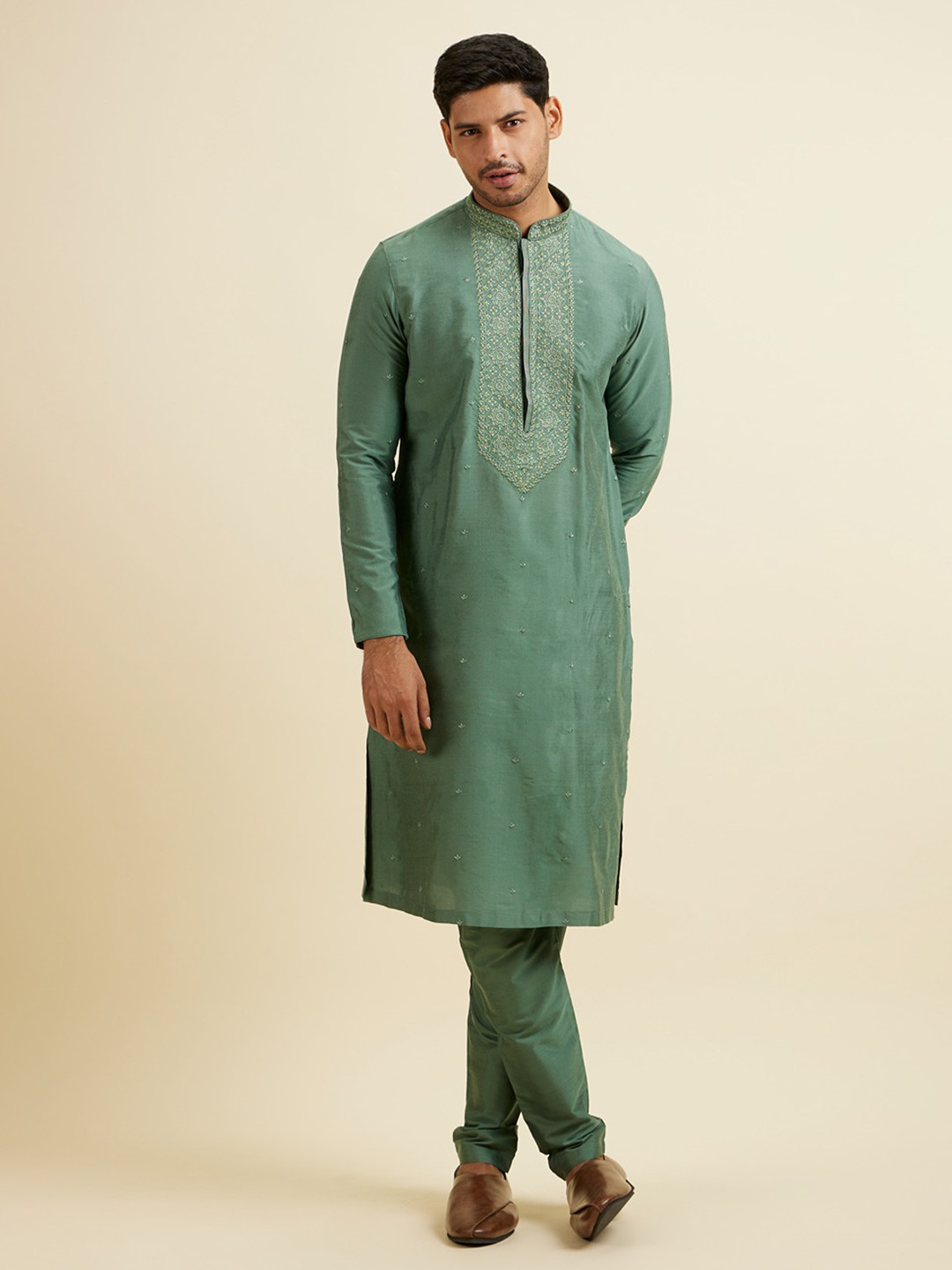 

Manyavar Floral Embroidered Straight Thread Work Kurta with Pyjamas, Green
