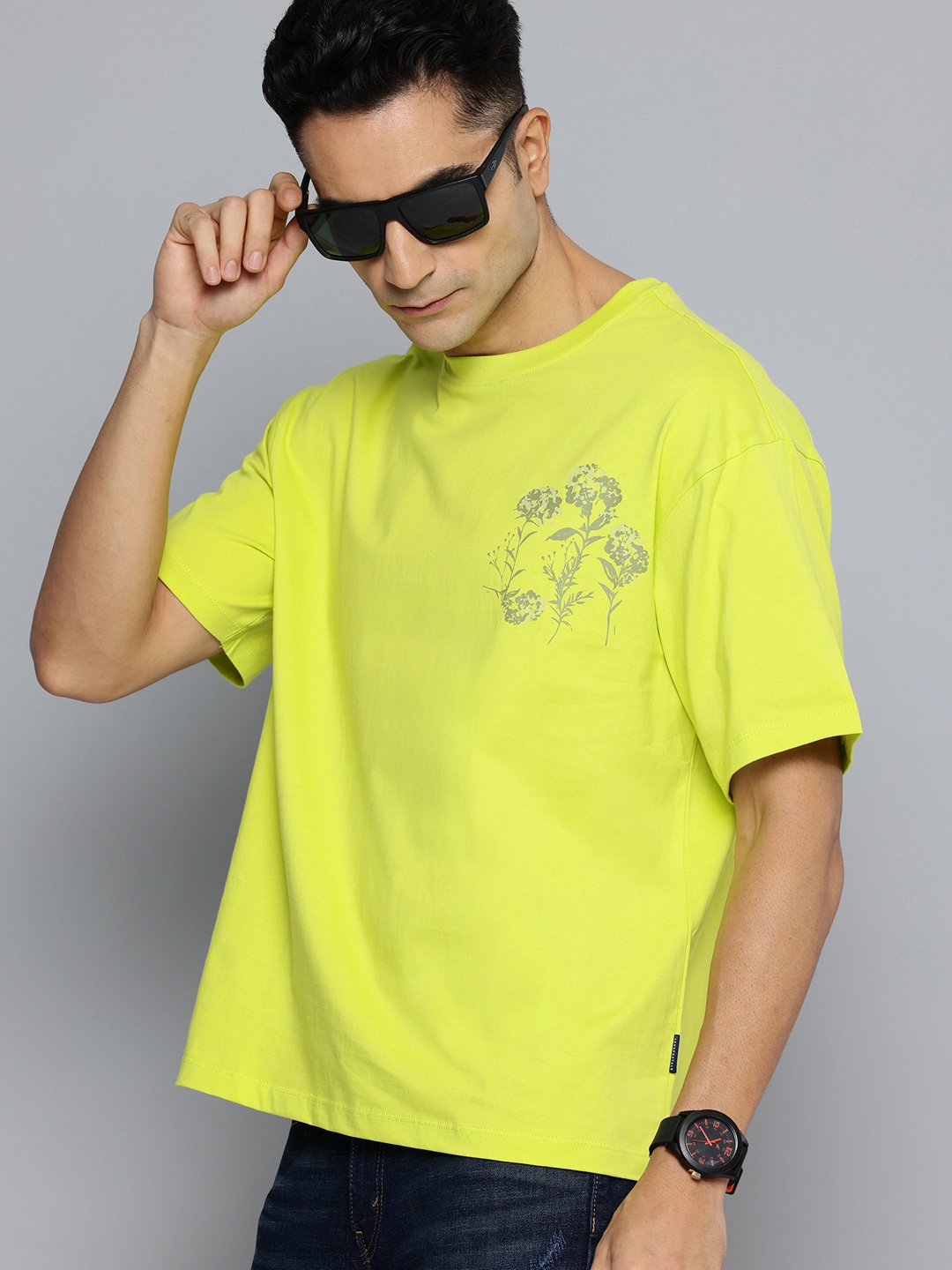 

Aeropostale Printed Detail Drop-Shoulder Sleeves Pure Cotton Relaxed Fit T-shirt, Fluorescent green