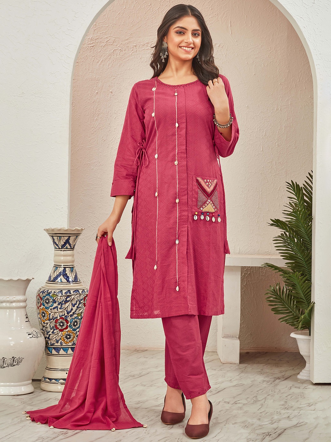 

TWINS LADY Round Neck Straight Kurta & Trousers With Dupatta, Maroon