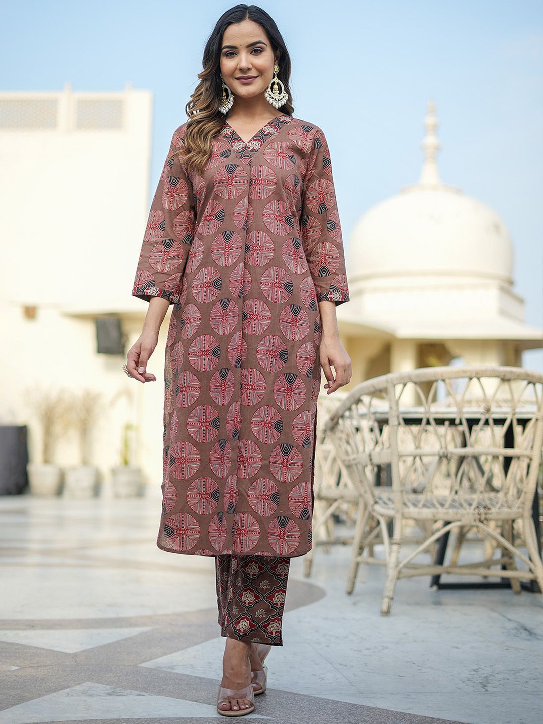

Benaaz Geometric Printed V-Neck Straight Pure Cotton Kurta with Trousers, Brown