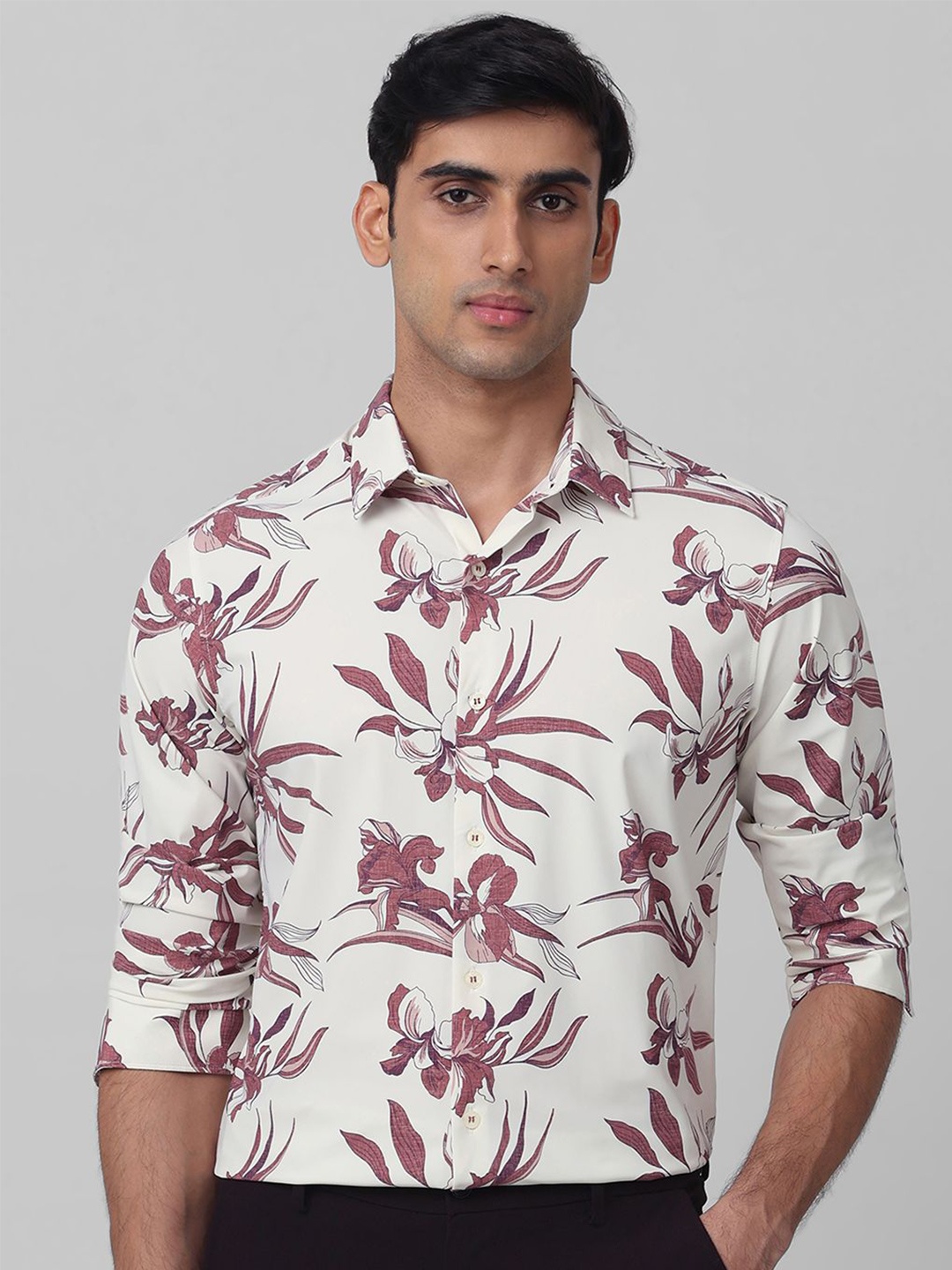 

Mufti Men Spread Collar Floral Printed Slim Fit Casual Shirt, Maroon