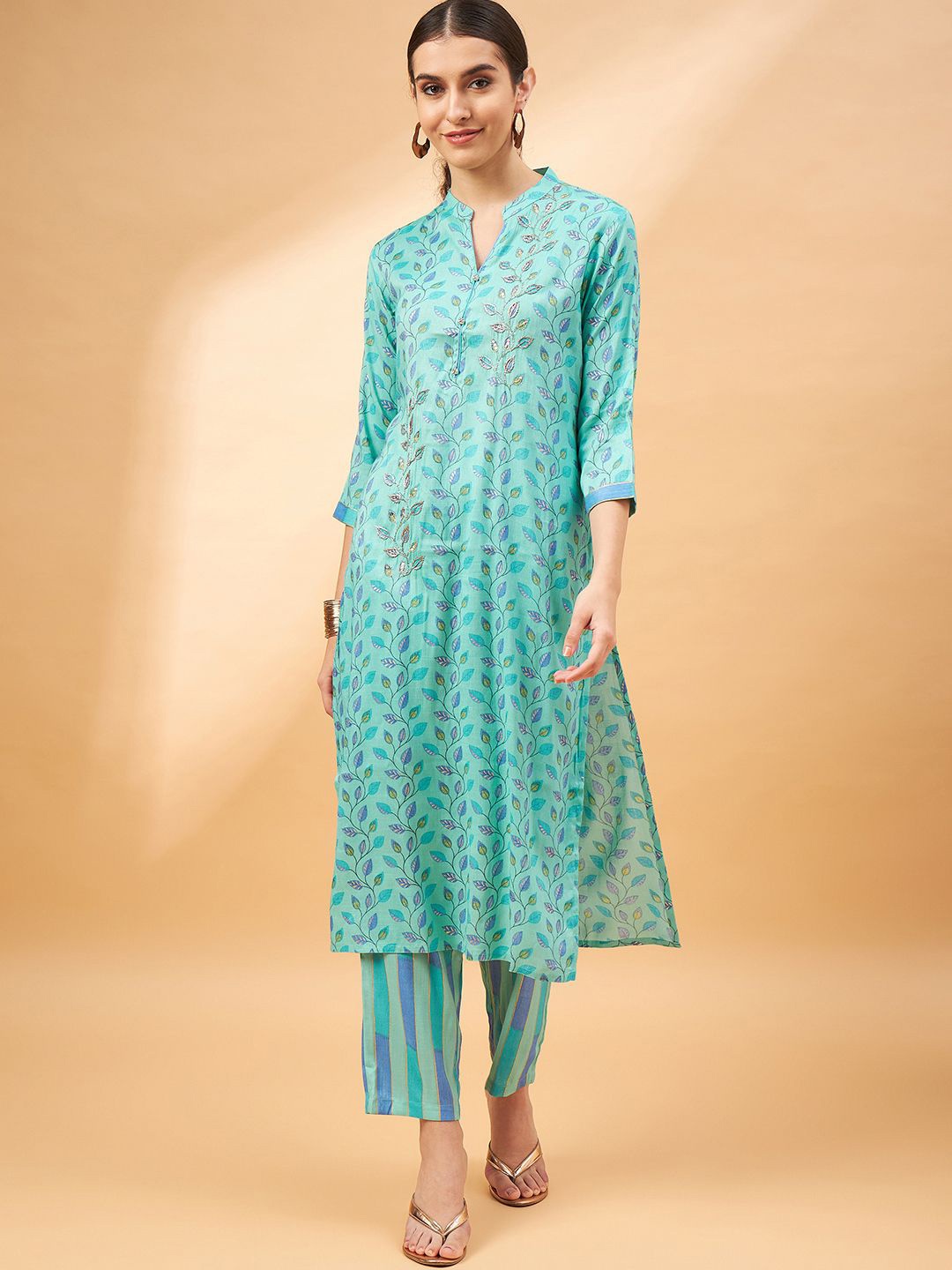 

all about you Floral Printed Regular Zardozi Straight Kurta with Trousers, Blue