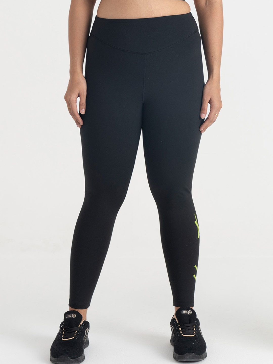 

Hunnit Zen Seamless Ankle Length Gym Tights, Black