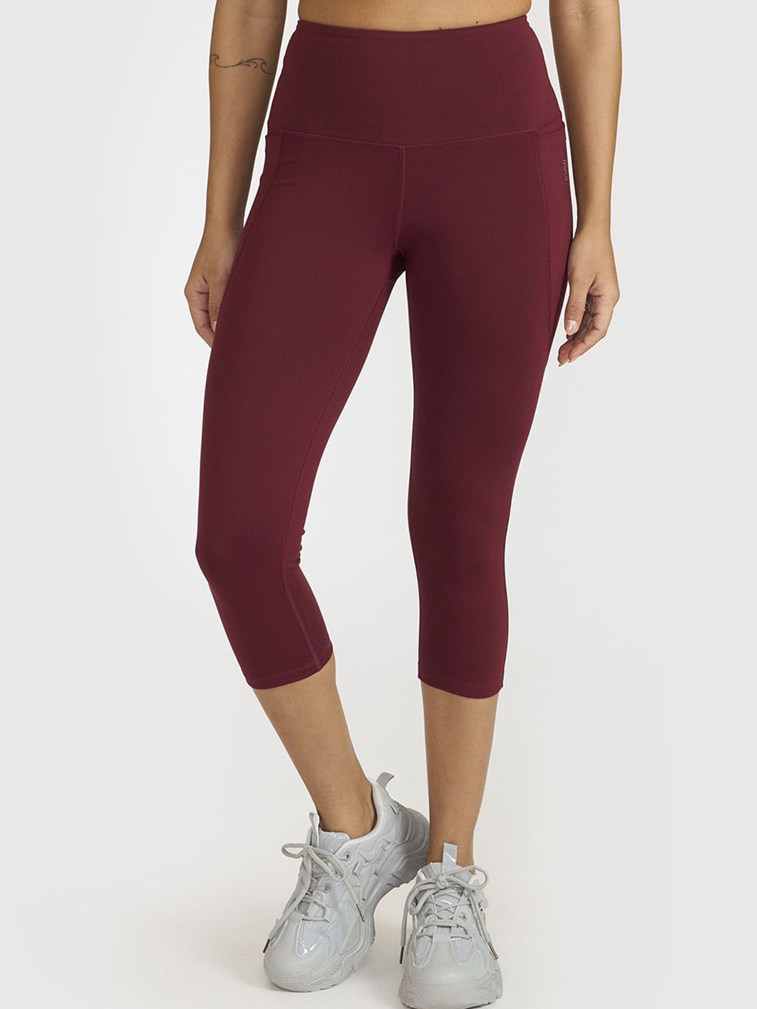 

Hunnit 3/4 High Waisted Active Wear Capri Leggings Tights, Maroon