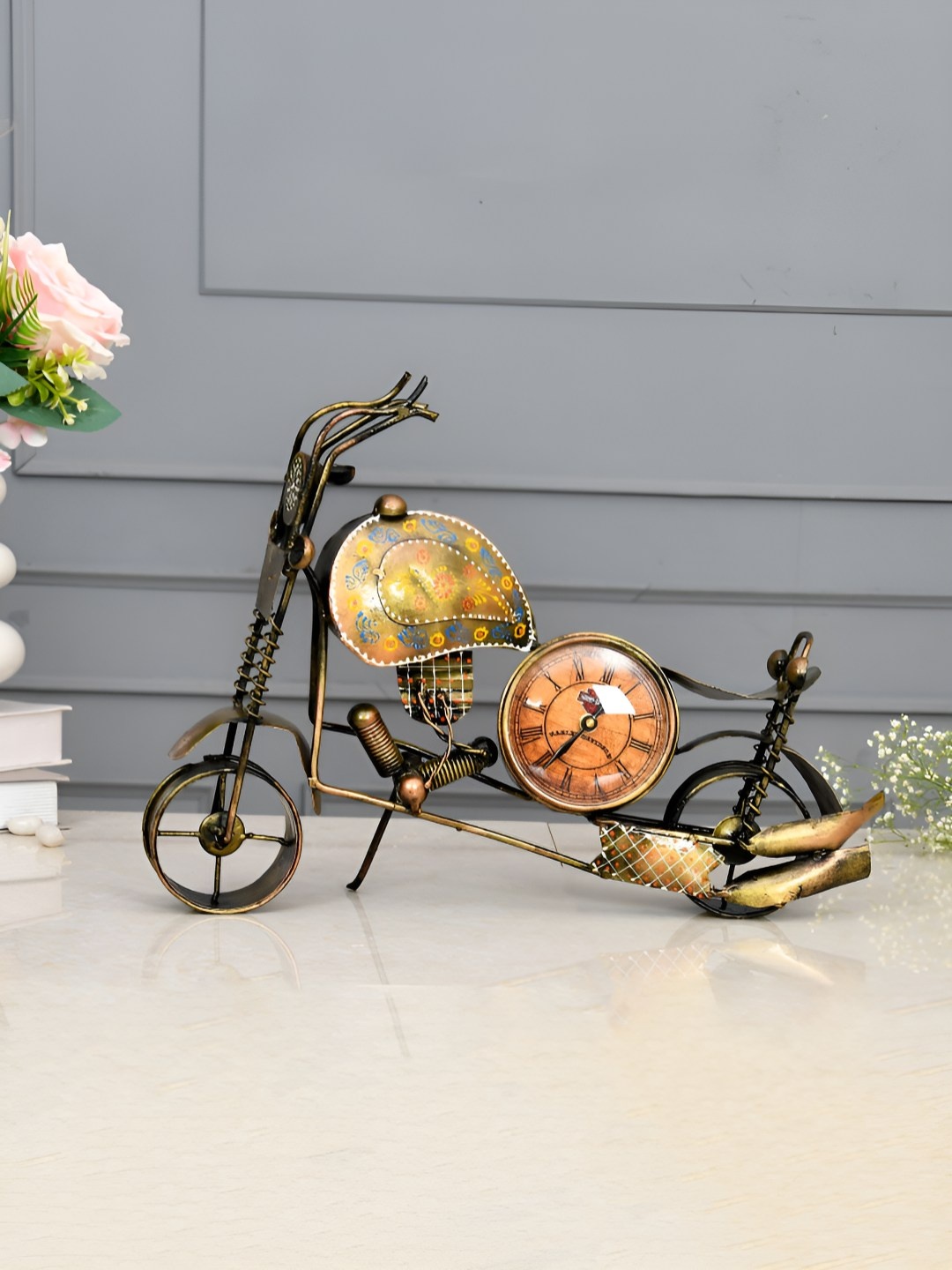 

Aapno Rajasthan Brown & Gold-Toned Textured Abstract Shaped Vintage Table Clock