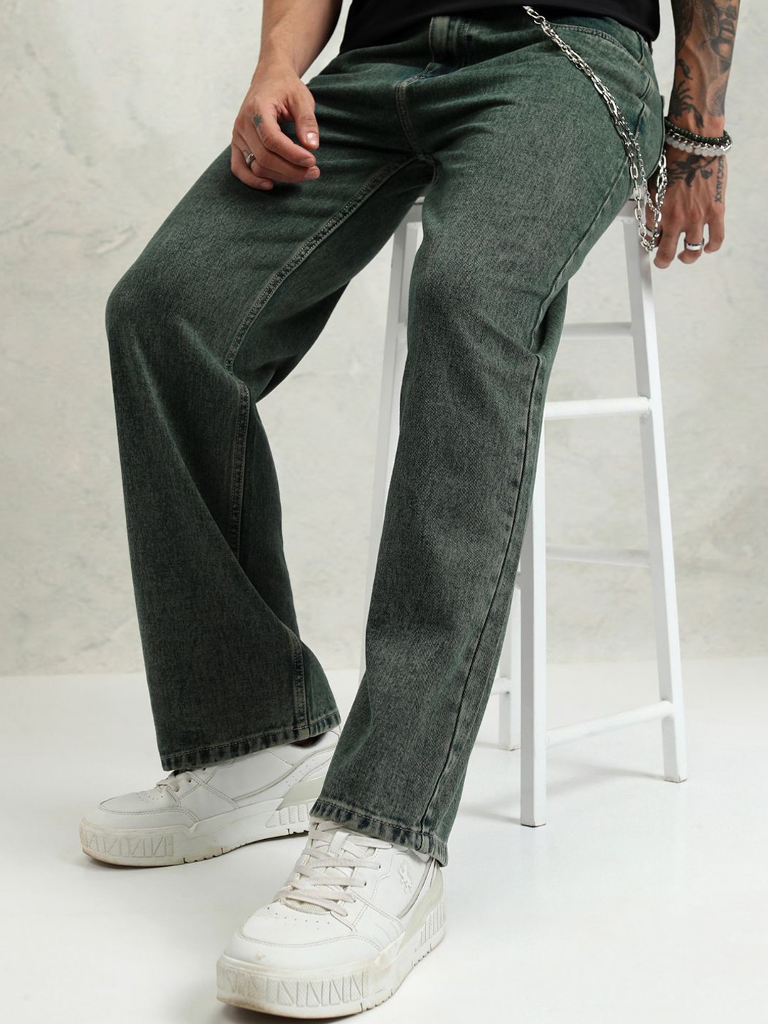 

HIGHLANDER Men Straight Fit Light Fade Jeans, Green