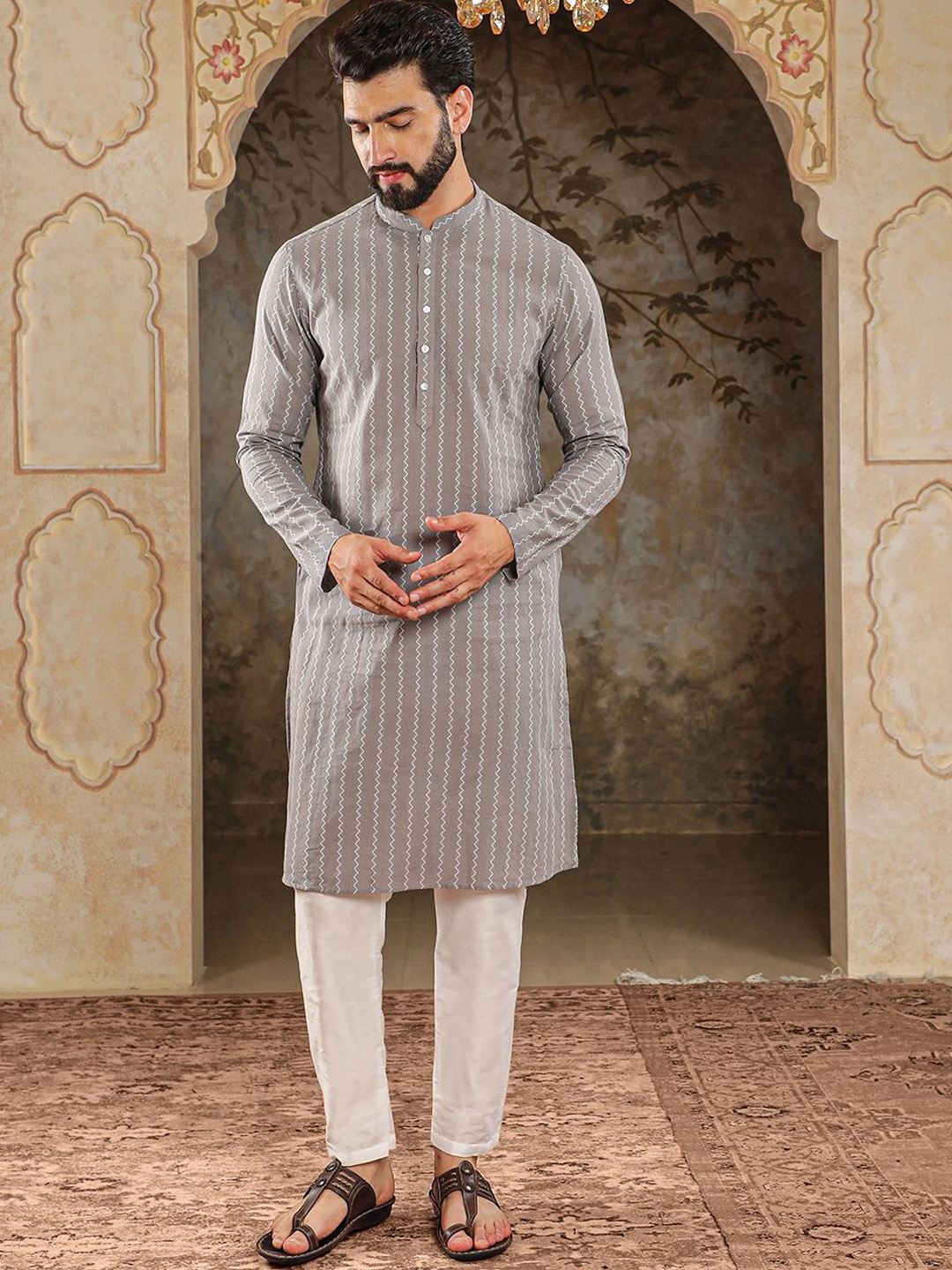 

HOUSE OF DEYANN Geometric Woven Design Mandarin Collar Jacquard Straight Kurta & Pyjamas, Silver