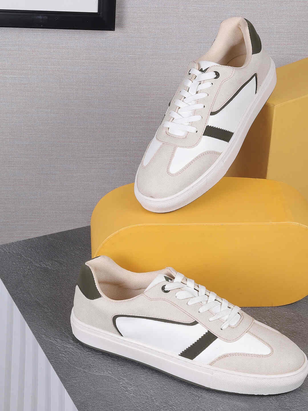 

Metro Men Colourblocked Lace-Ups Sneakers, Off white
